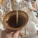 Lustre vintage en verre de Murano à fleurs opaline et laiton – 1970 (É