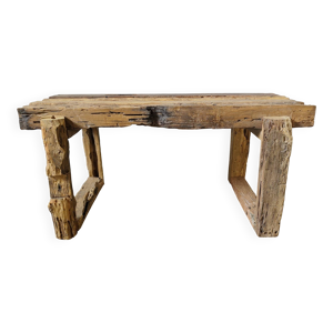 Table basse en bois brut