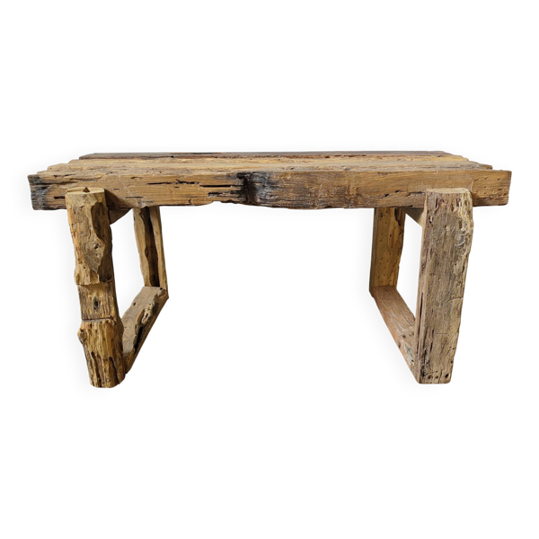 Table basse en bois brut ancien