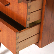 Simple pedestal pedestal desk in vintage danish retro teak from the 60s/70s
