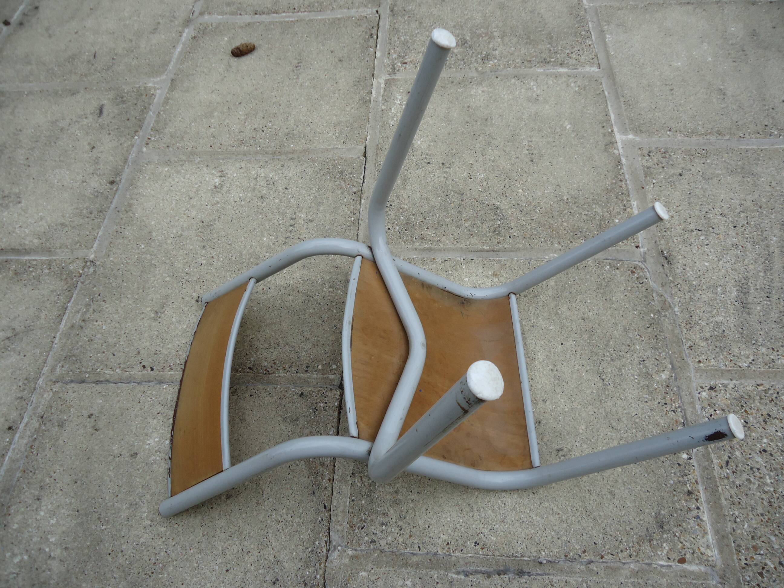 Bureau d’écolier et sa chaise assortie, année 70