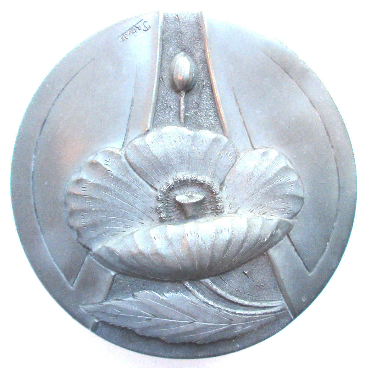 Boite à bijoux art nouveau en étain pur sculptée de pavots, signée prevot