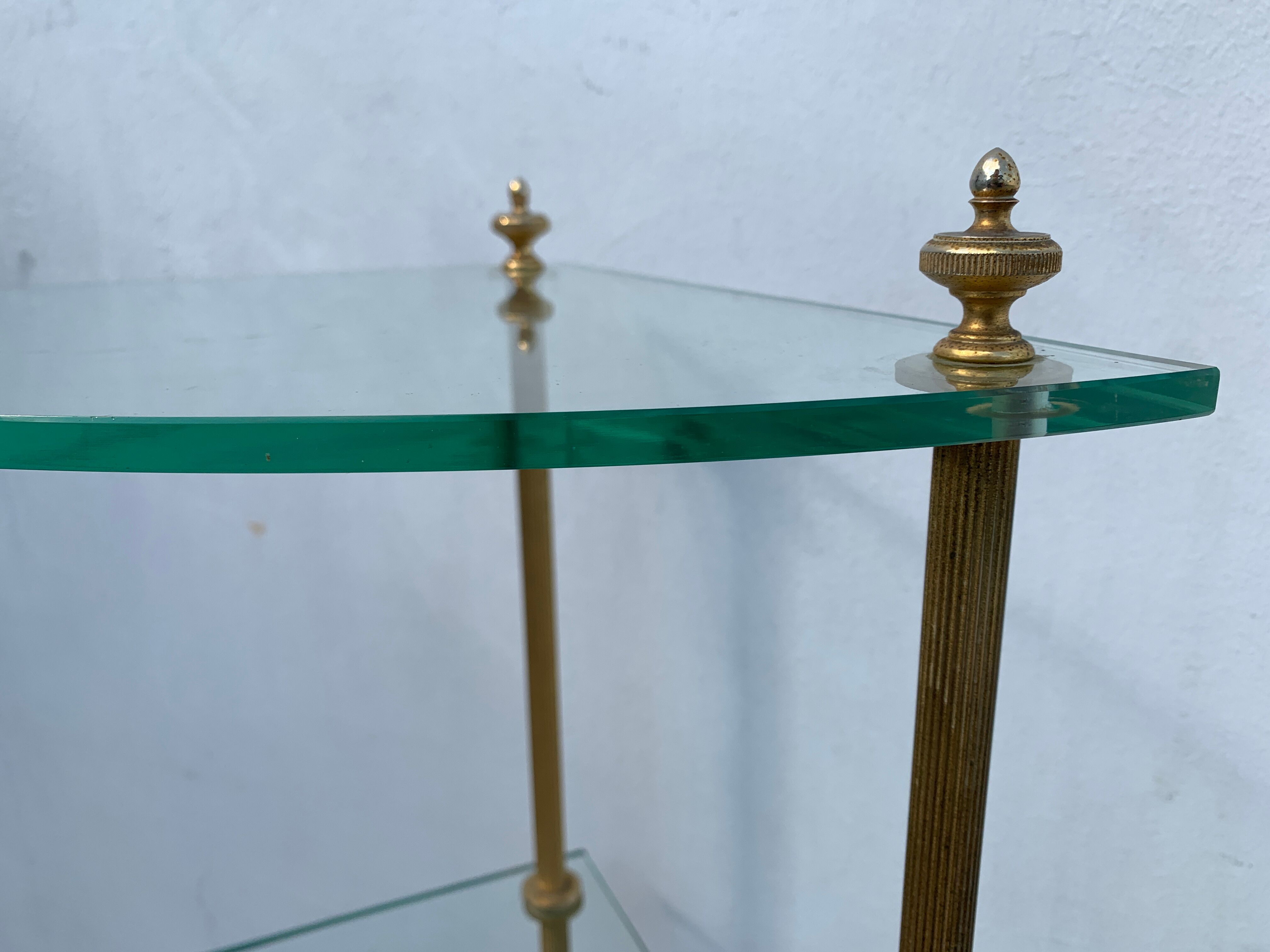 Neoclassical corner or corner seat, 3 levels in white tempered glass