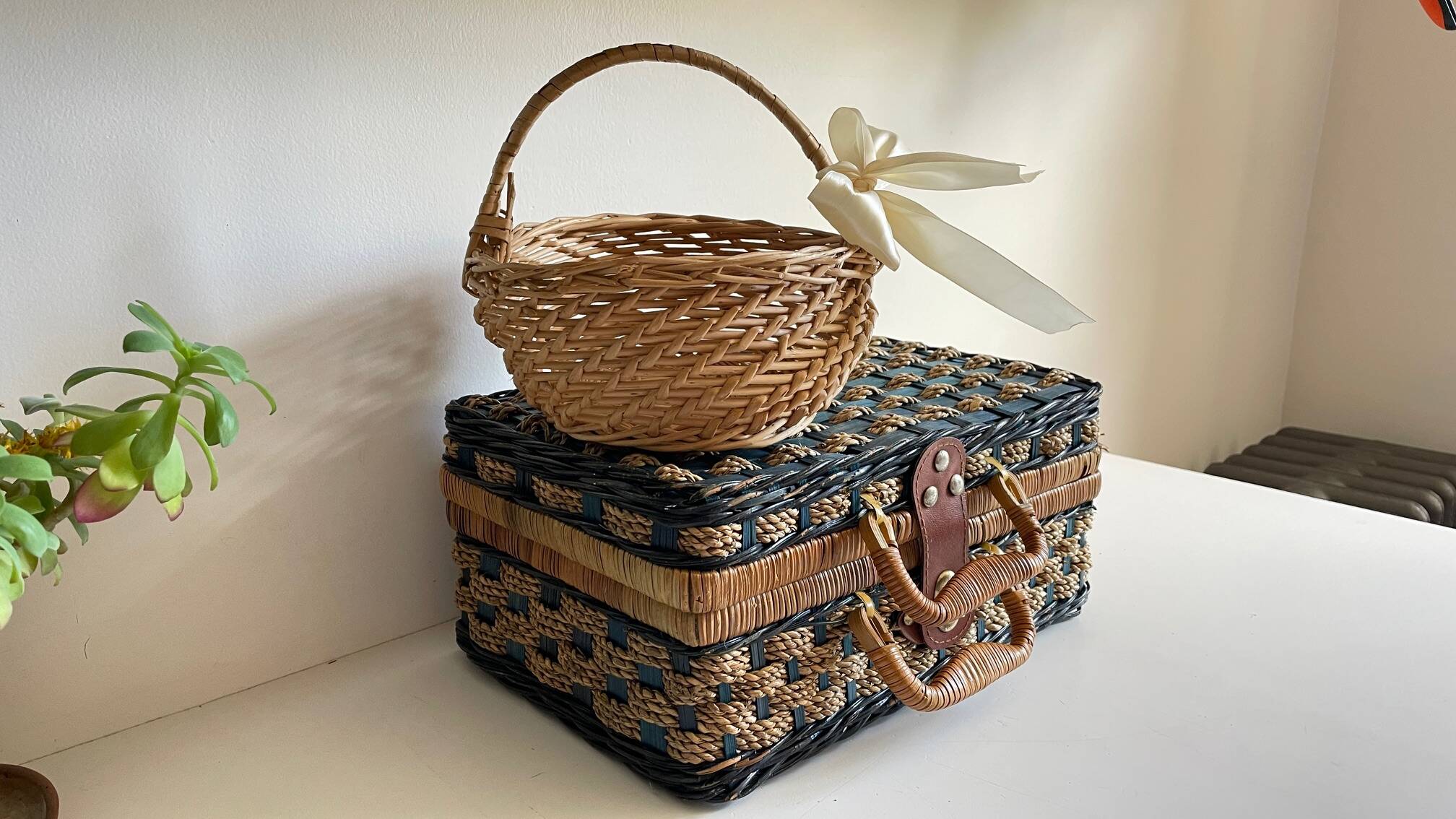 Set of 2 vintage rattan and rope baskets