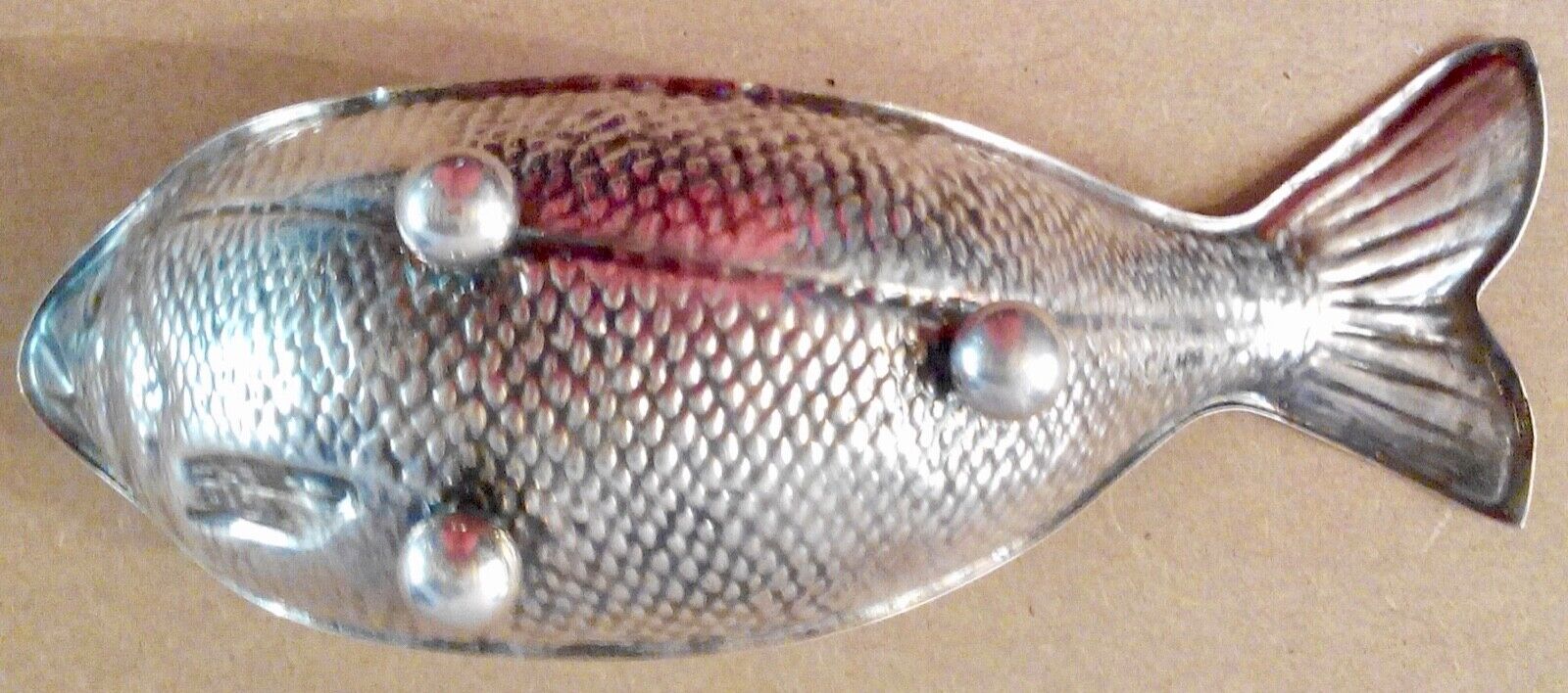 Middle of the table, ashtray in silver metal Valenti made in Spain