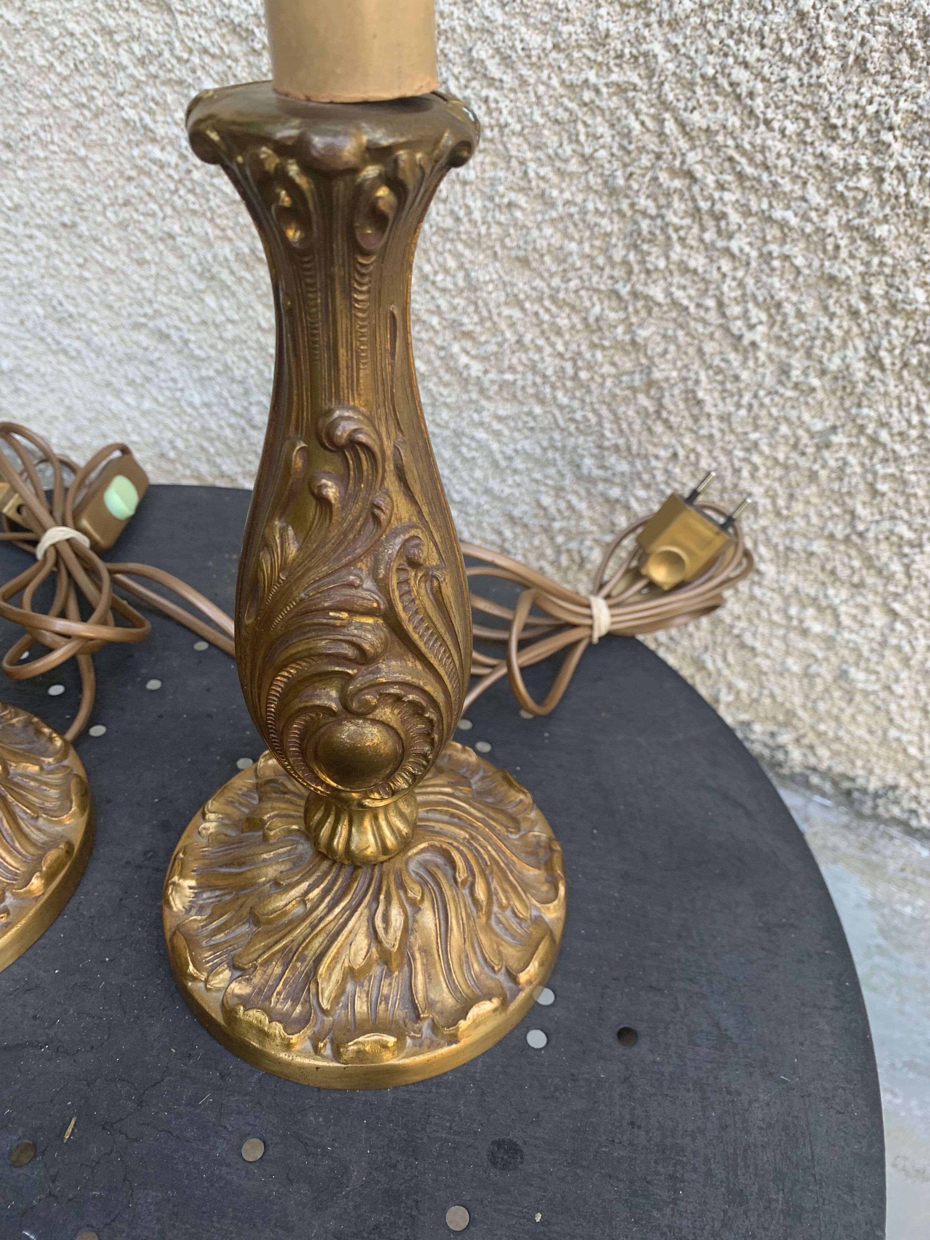 Pair of table lamps in chiseled brass vintage foliage pattern