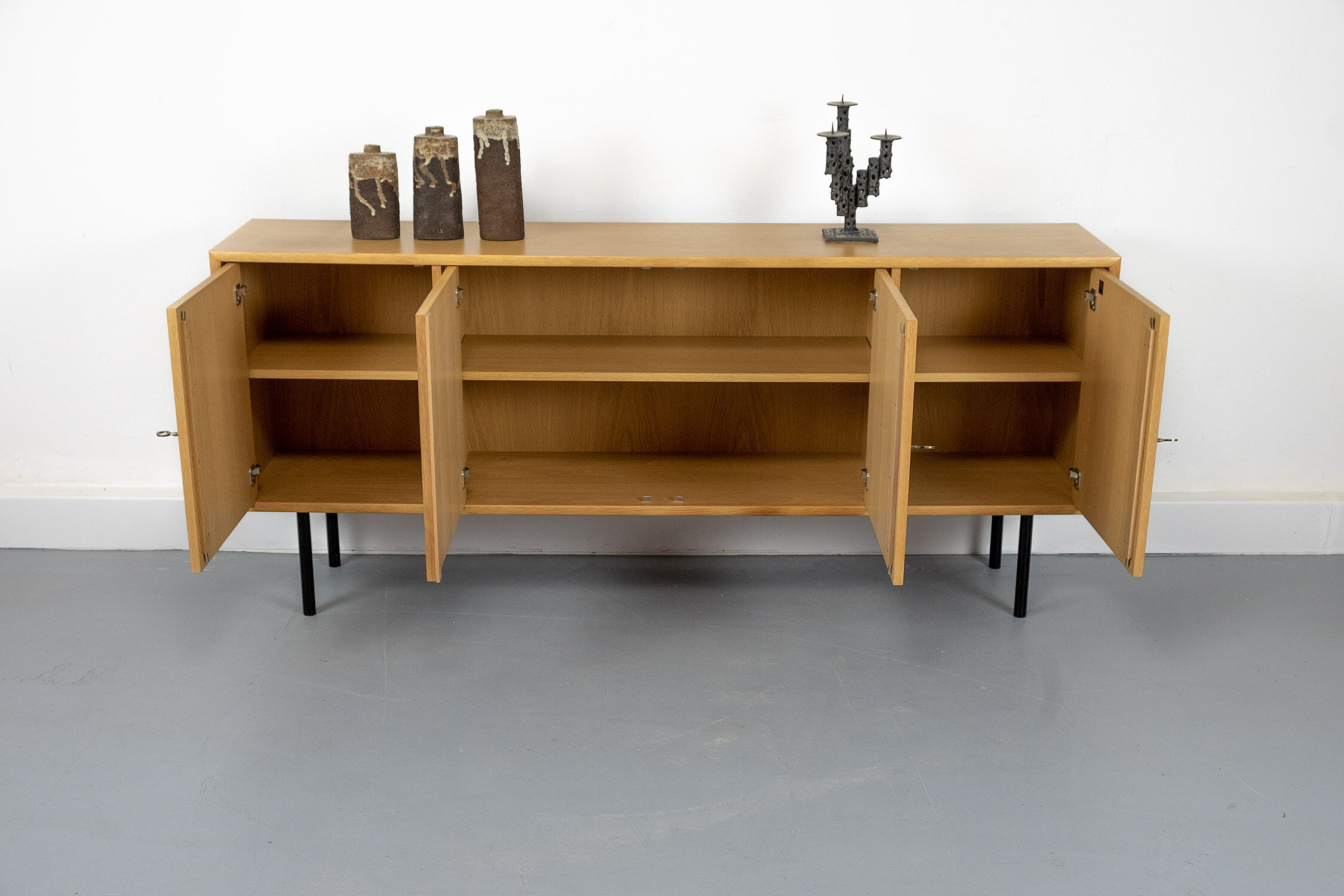 Enfilade en chêne clair du milieu du siècle de Wk Möbel années 1970