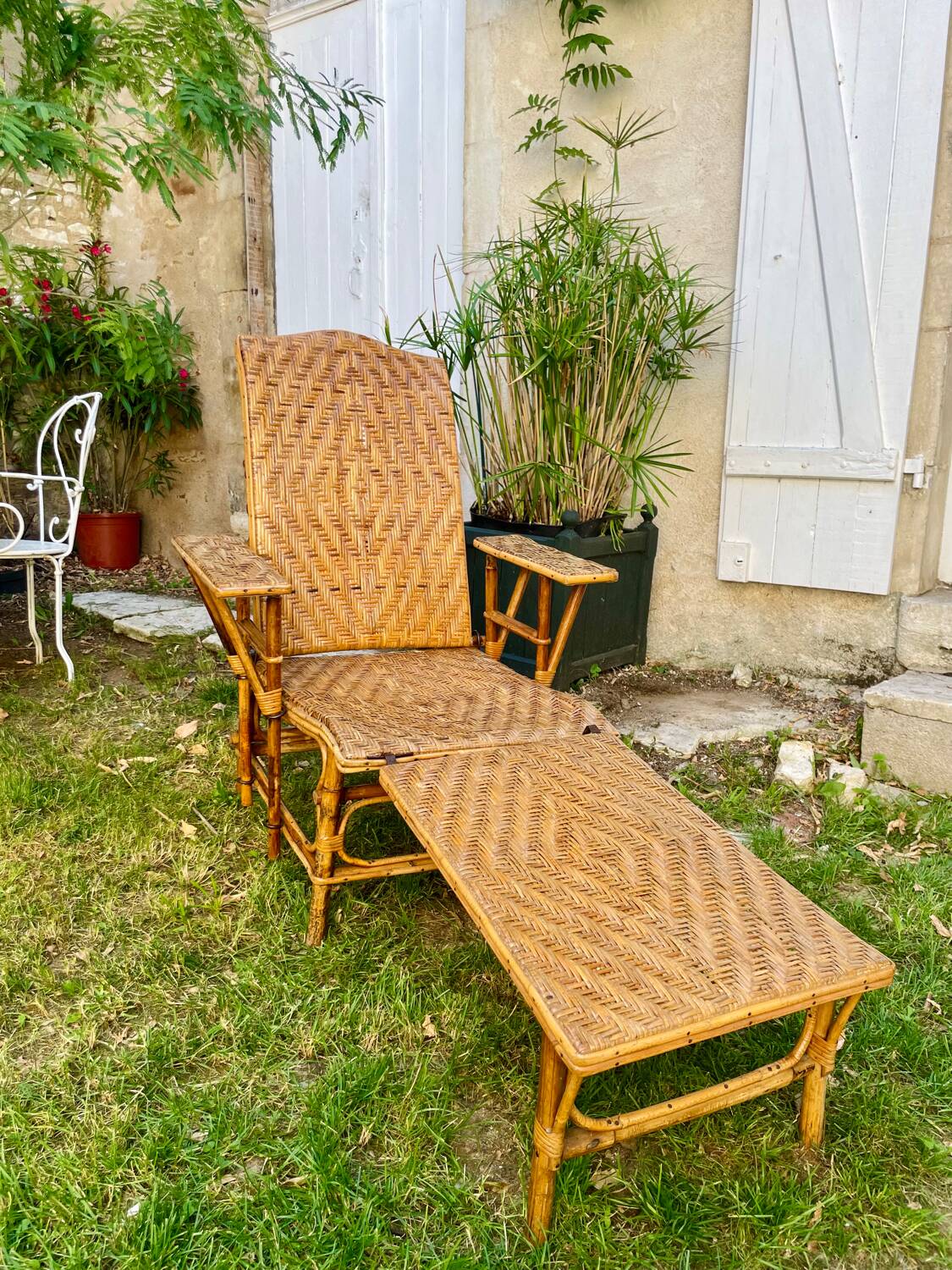 Rattan chaise longue. 1910