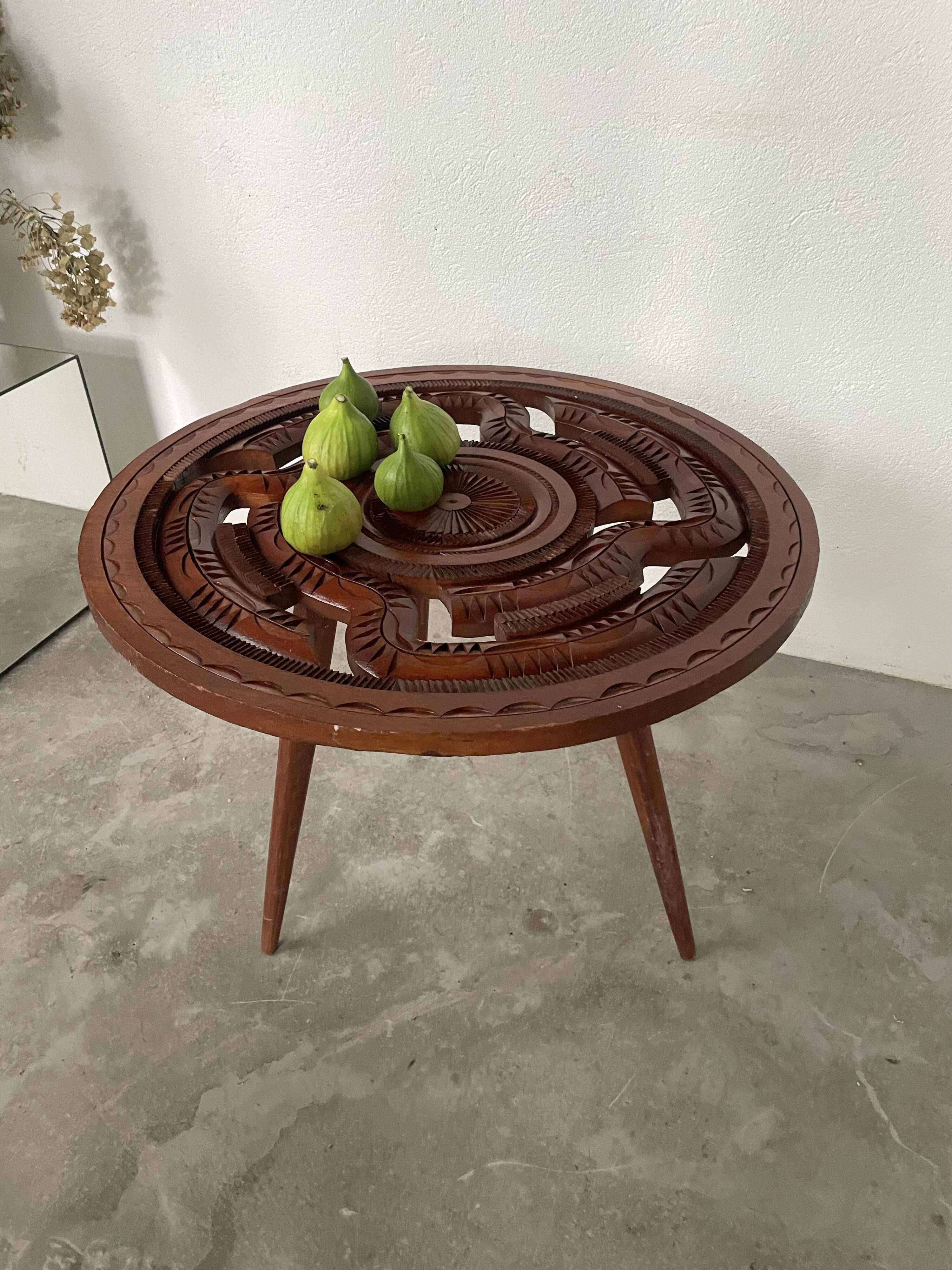 60s tripod coffee table in chiseled wood