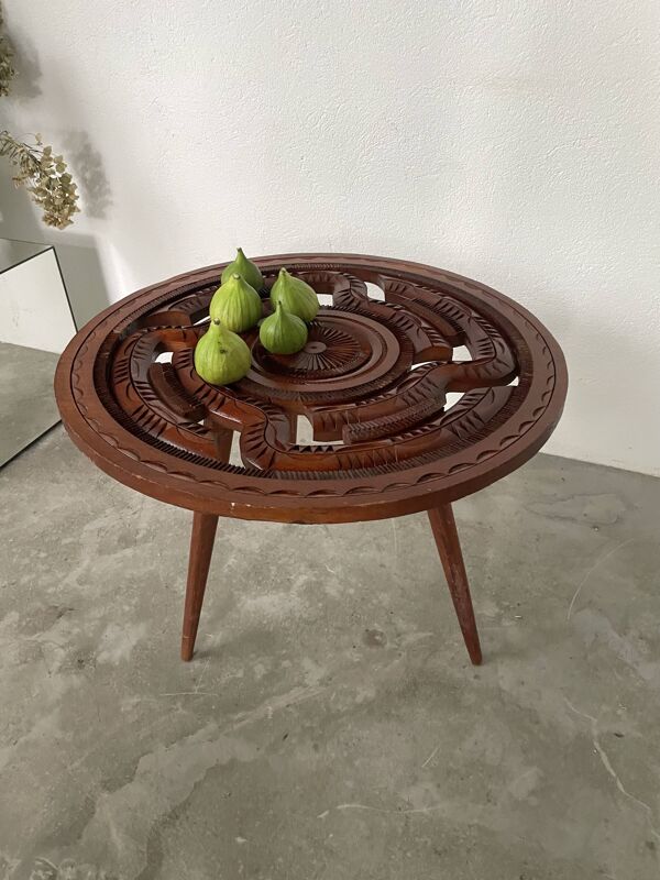 Table basse années 60 tripode bois ciselé