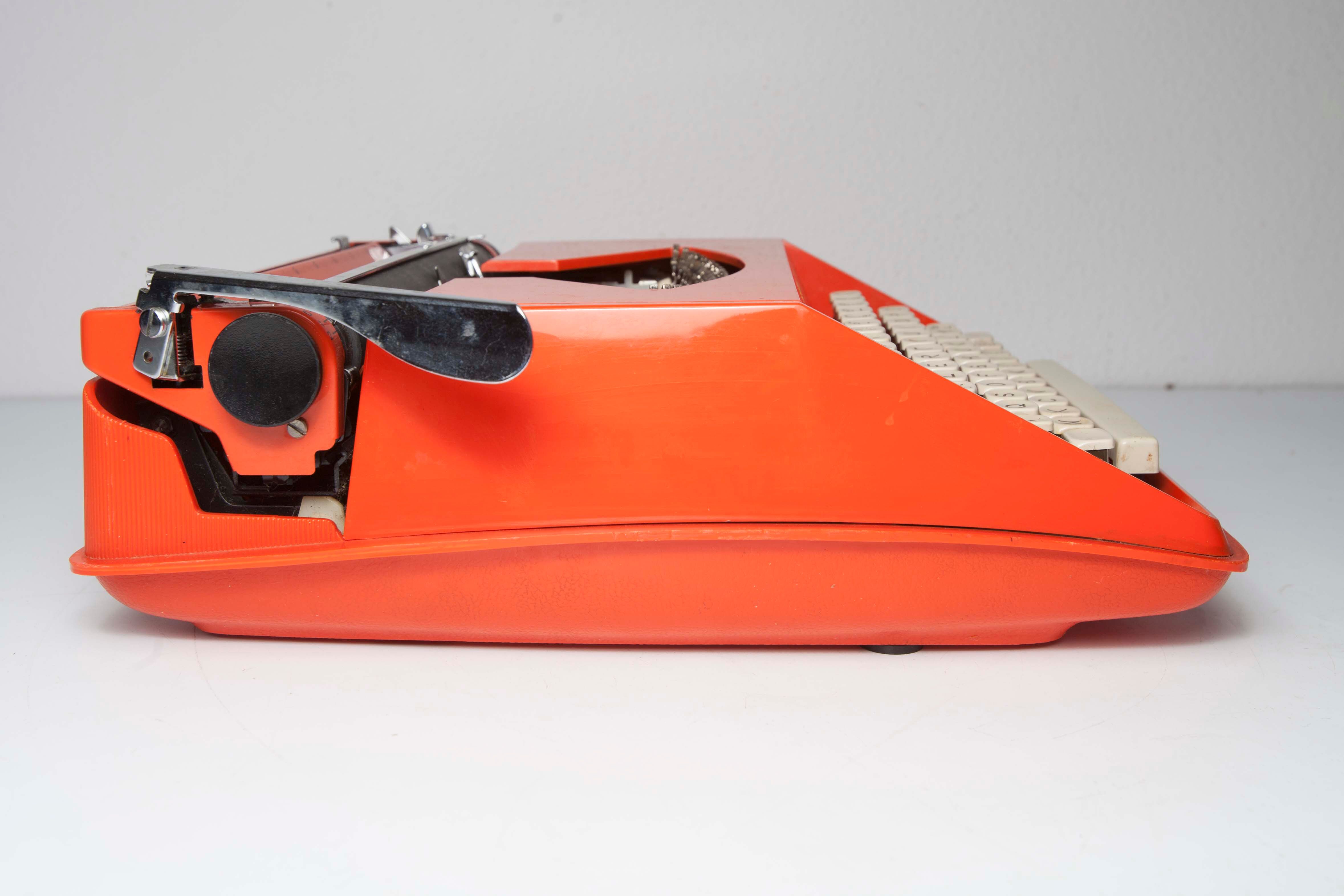 Remington Riviera Sperry orange band typewriter