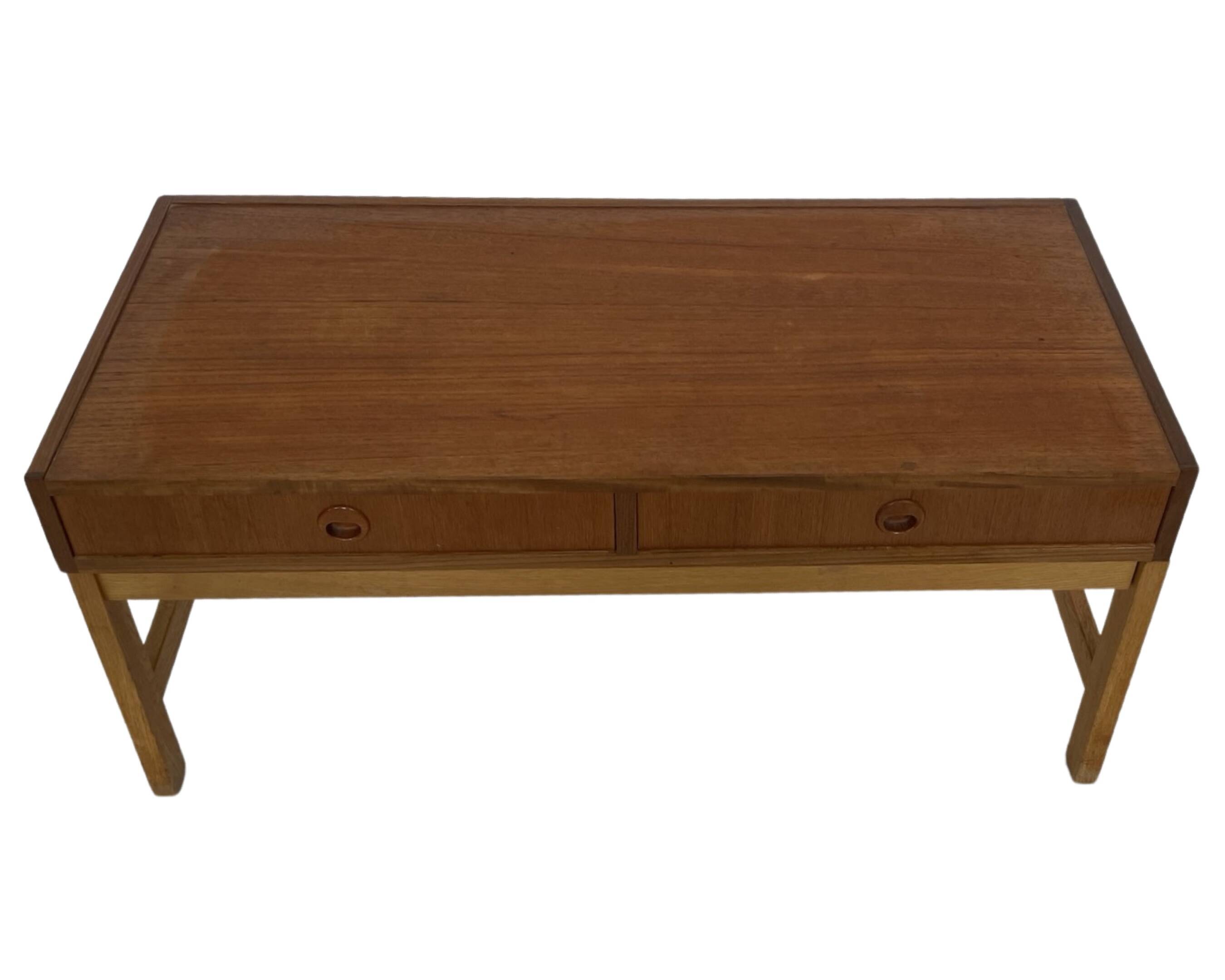Meuble bas vintage danois modèle 1960, placage de teck