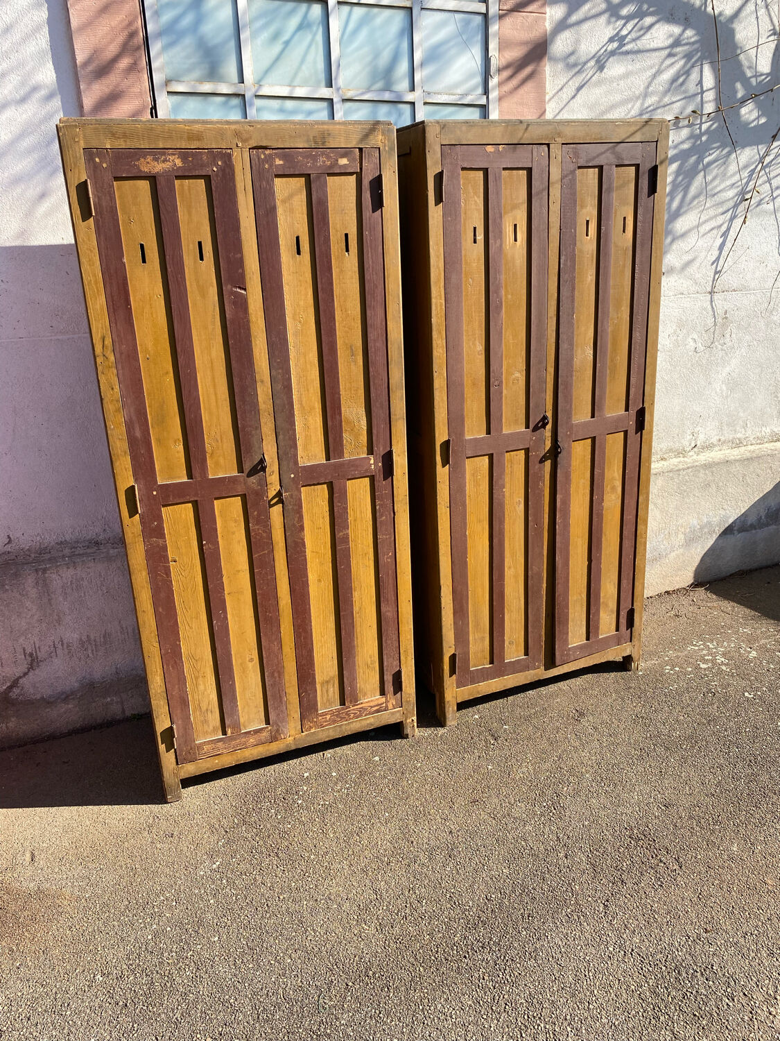 Paire de vestiaire d’usine bois