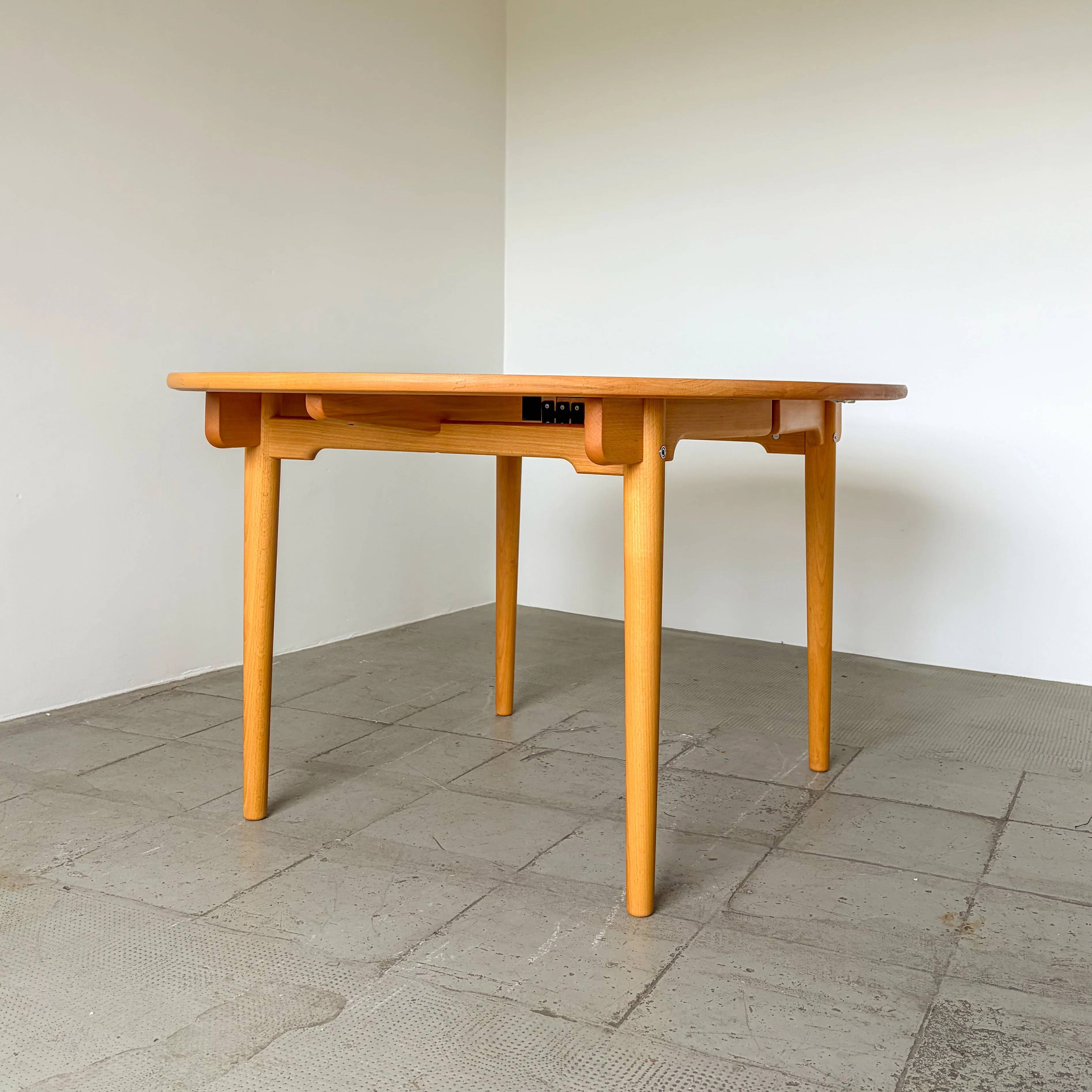 Table à manger Carl Hansen CH337 en chêne huilé