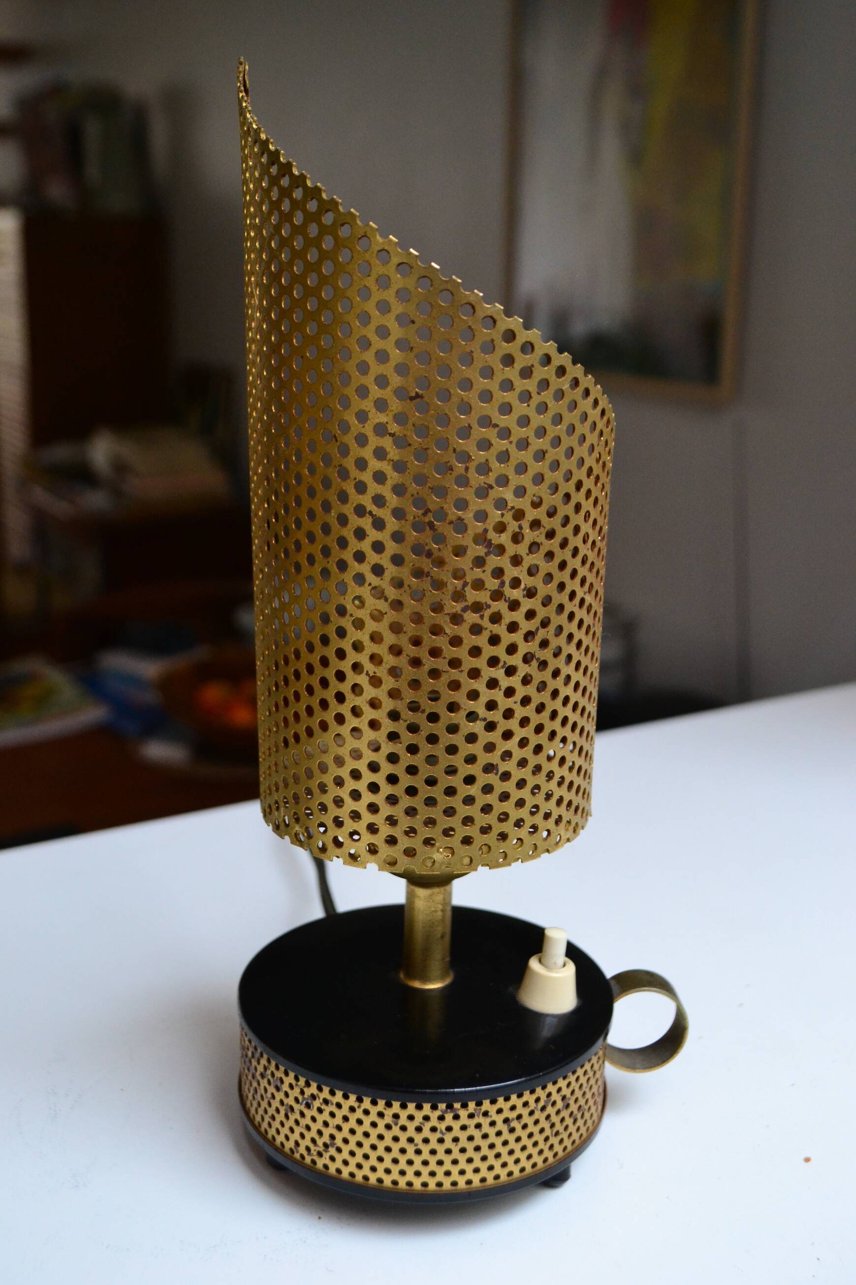 Paire de lampes métal perforé style Mategot années 50