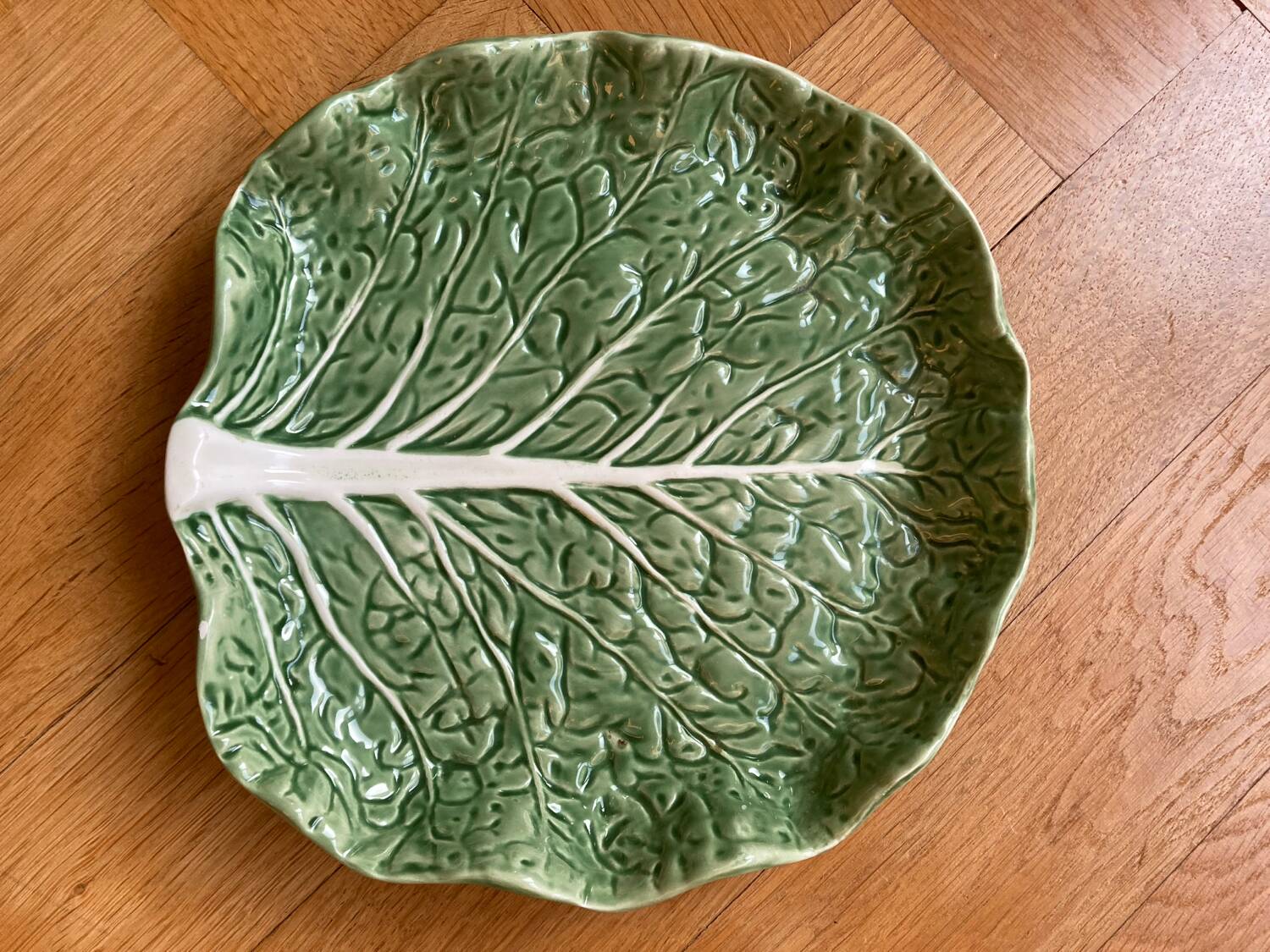 Cabbage leaf dessert plates