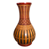 Vase en rotin tressé