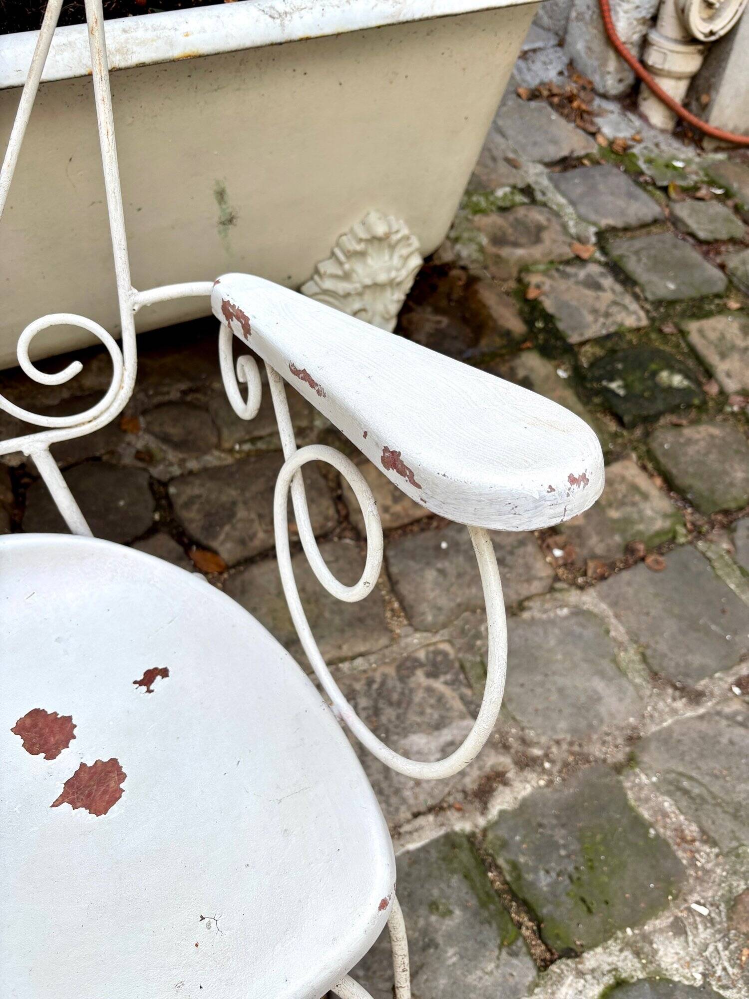 White cast iron garden chair no. 1