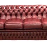 Chesterfield sofa in burgundy leather