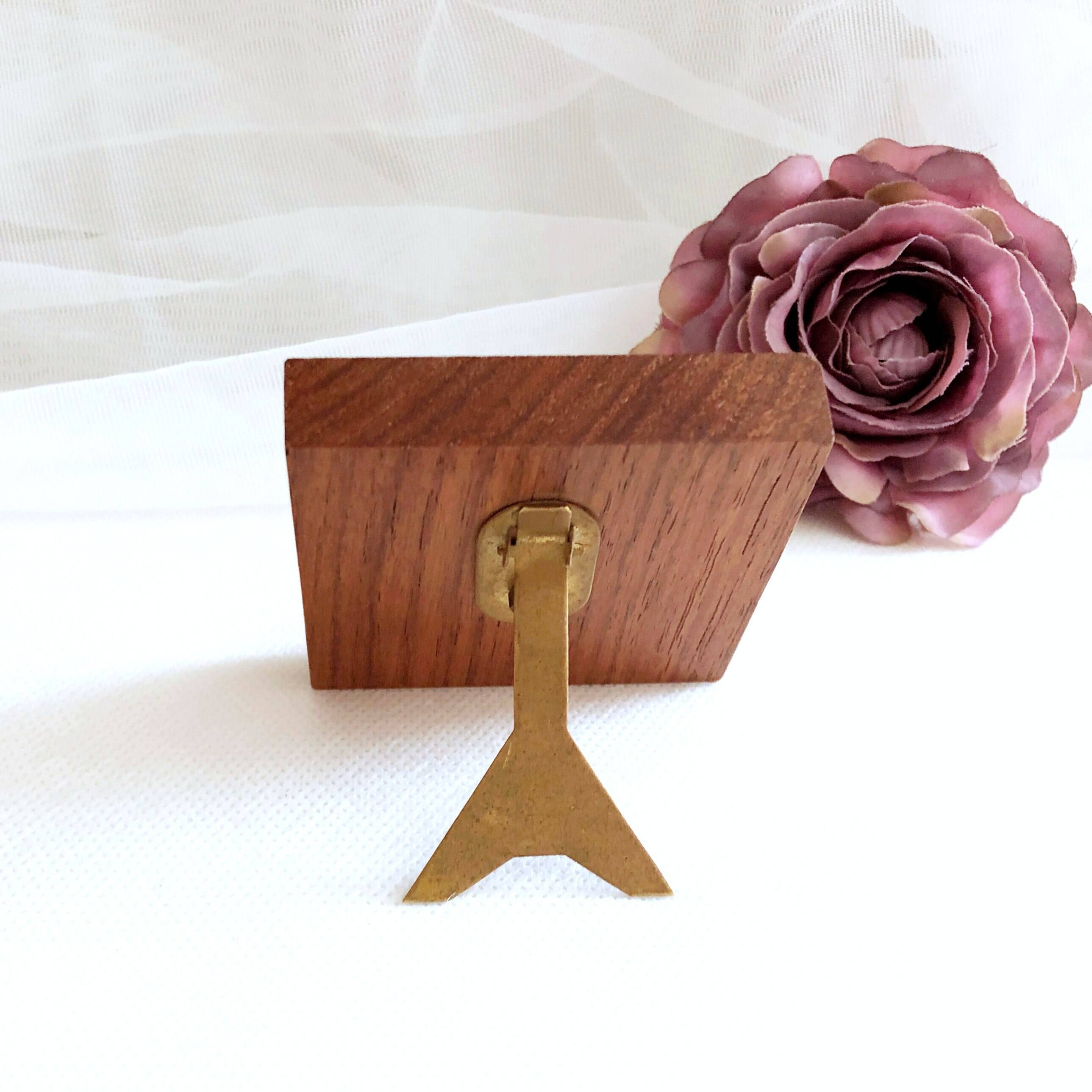 Vintage frame in wood and brass, Holy Virgin medallion - Spiritual treasure