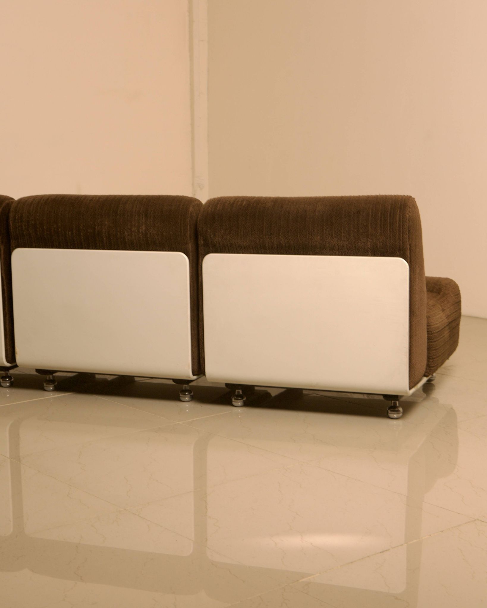 3 chauffeuses "Concha" en velours marron par Jo Otterpohl pour COR
