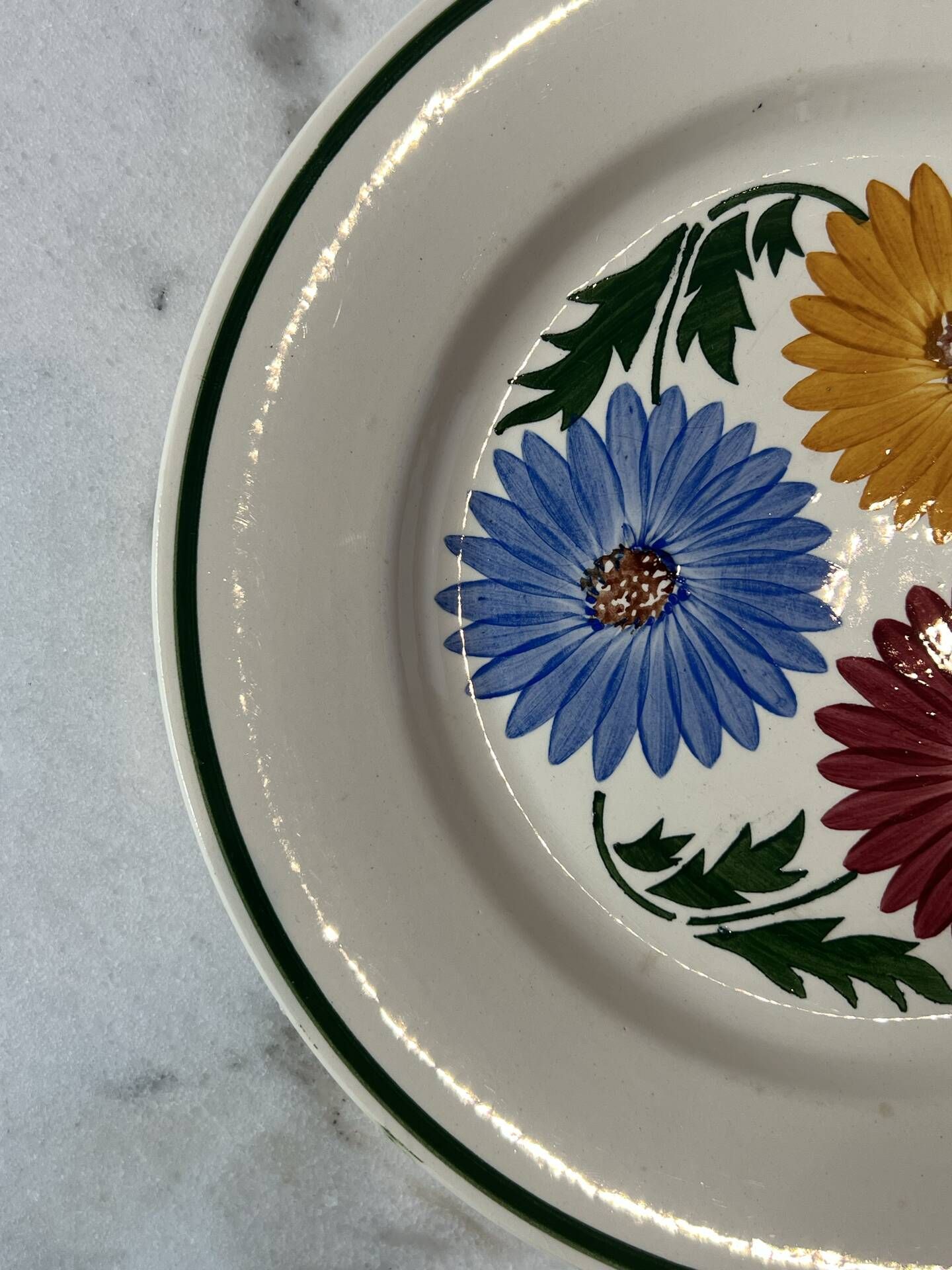 Assiette Chalons Digoin Sarreguemines décor floral peint à la main