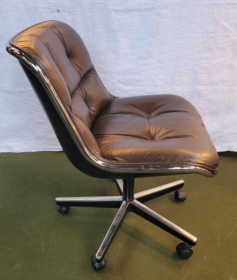Charles Pollock armchair from the 80s – Leather, metal, plastic.