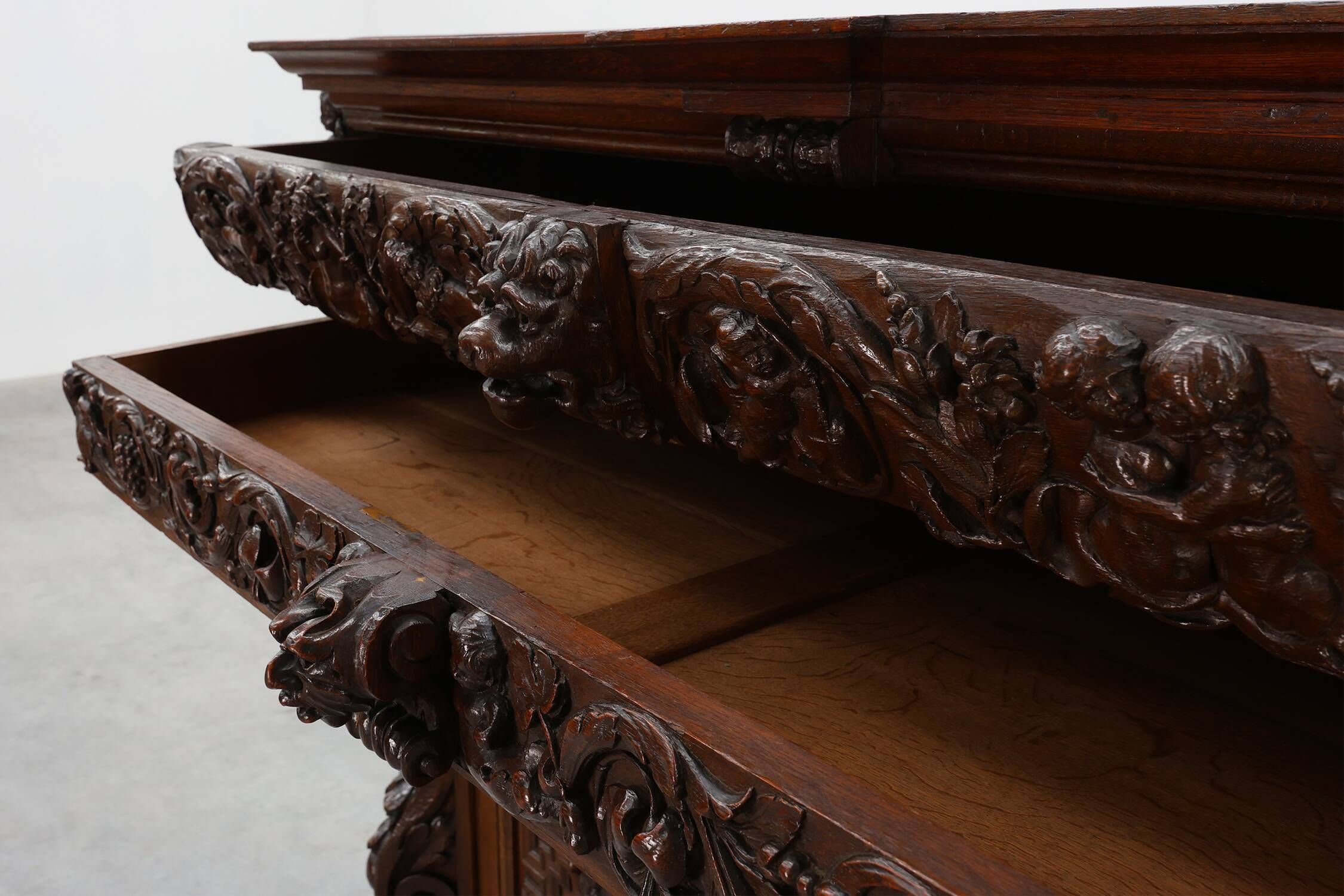 Flemish renaissance "beeldenkast" cabinet in oak wood Antwerp, ca. 1630