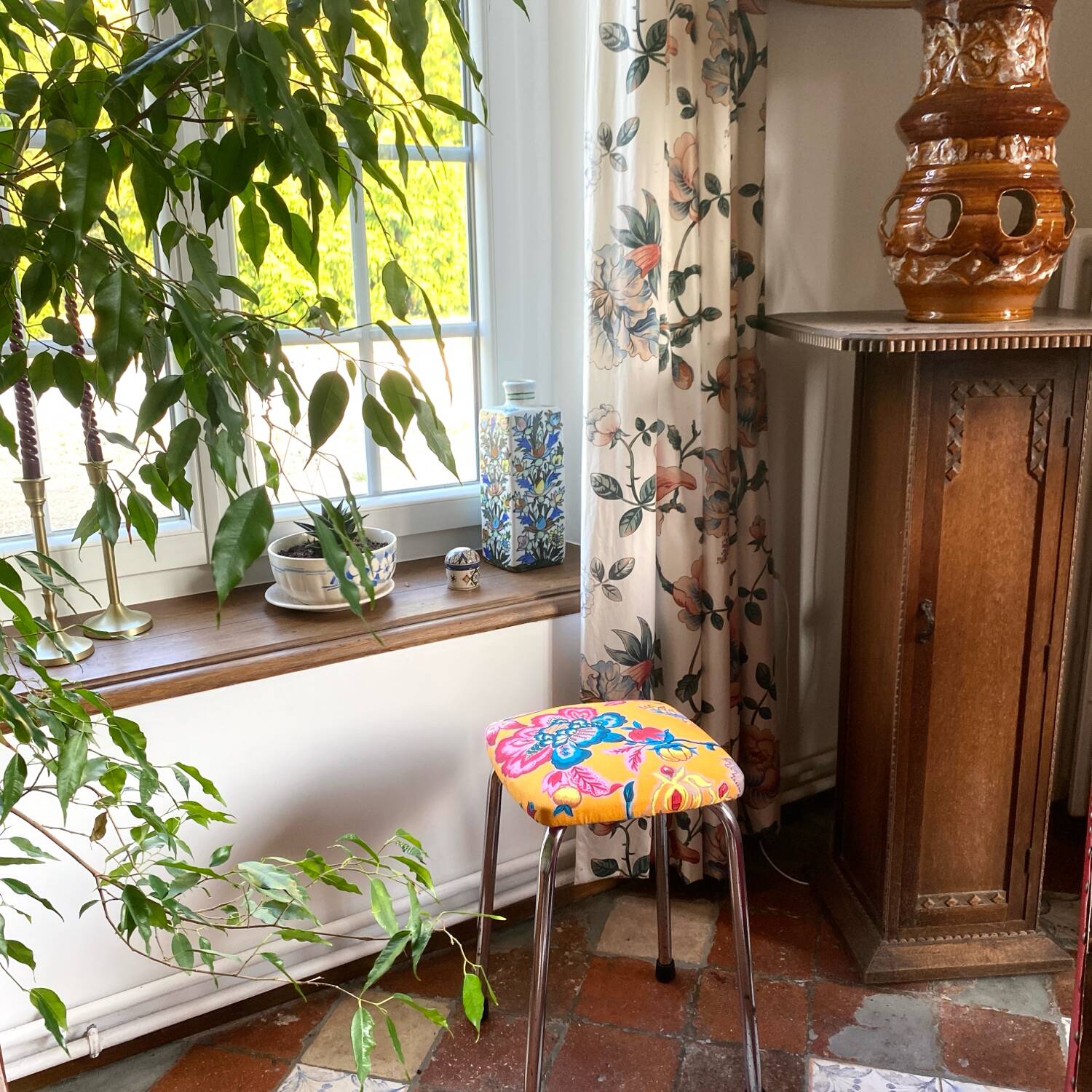 Vintage stool - Upcycling - tapestry - Romy Yellow