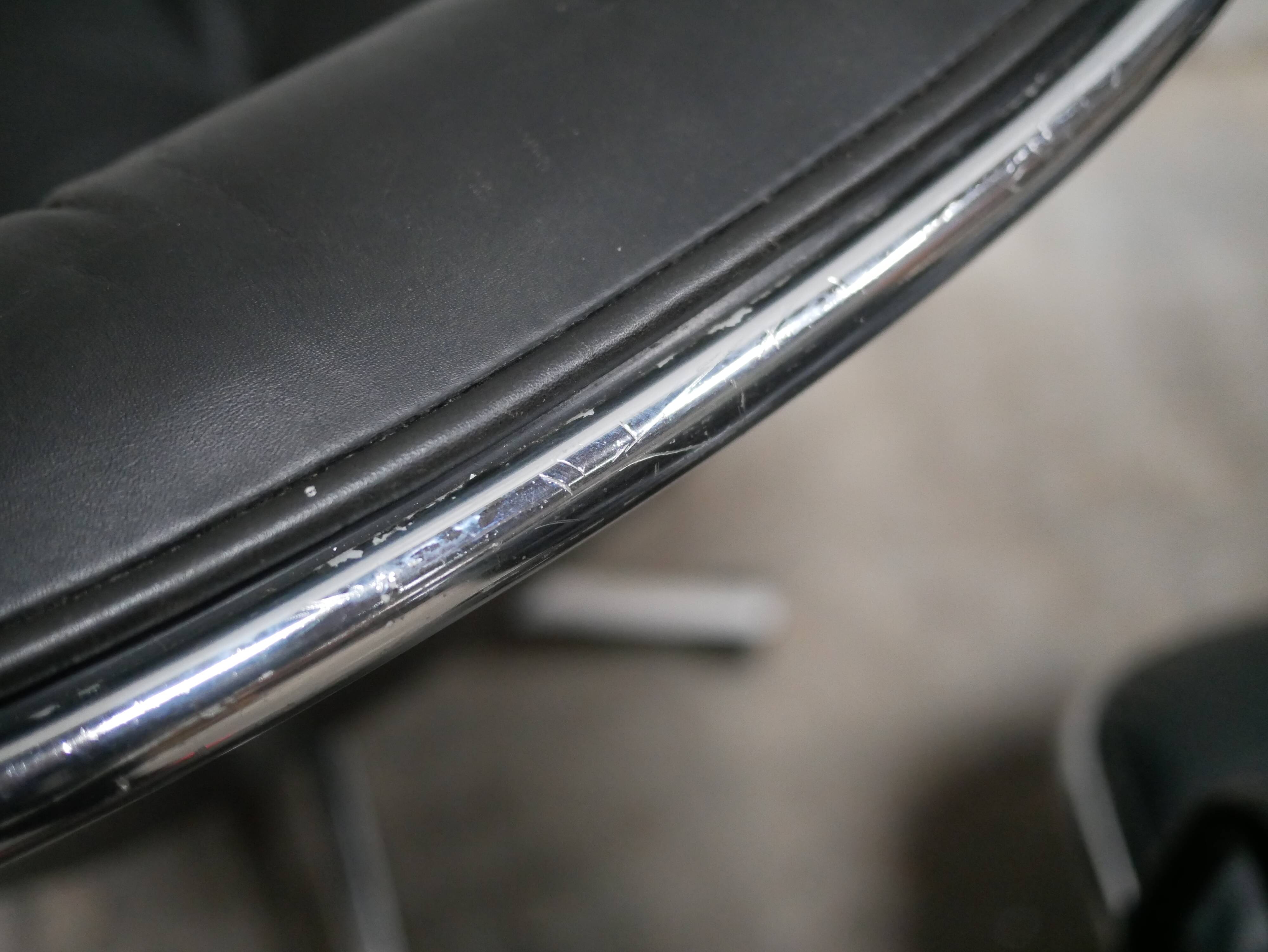 Black leather armchair by Charles Pollock for Knoll International