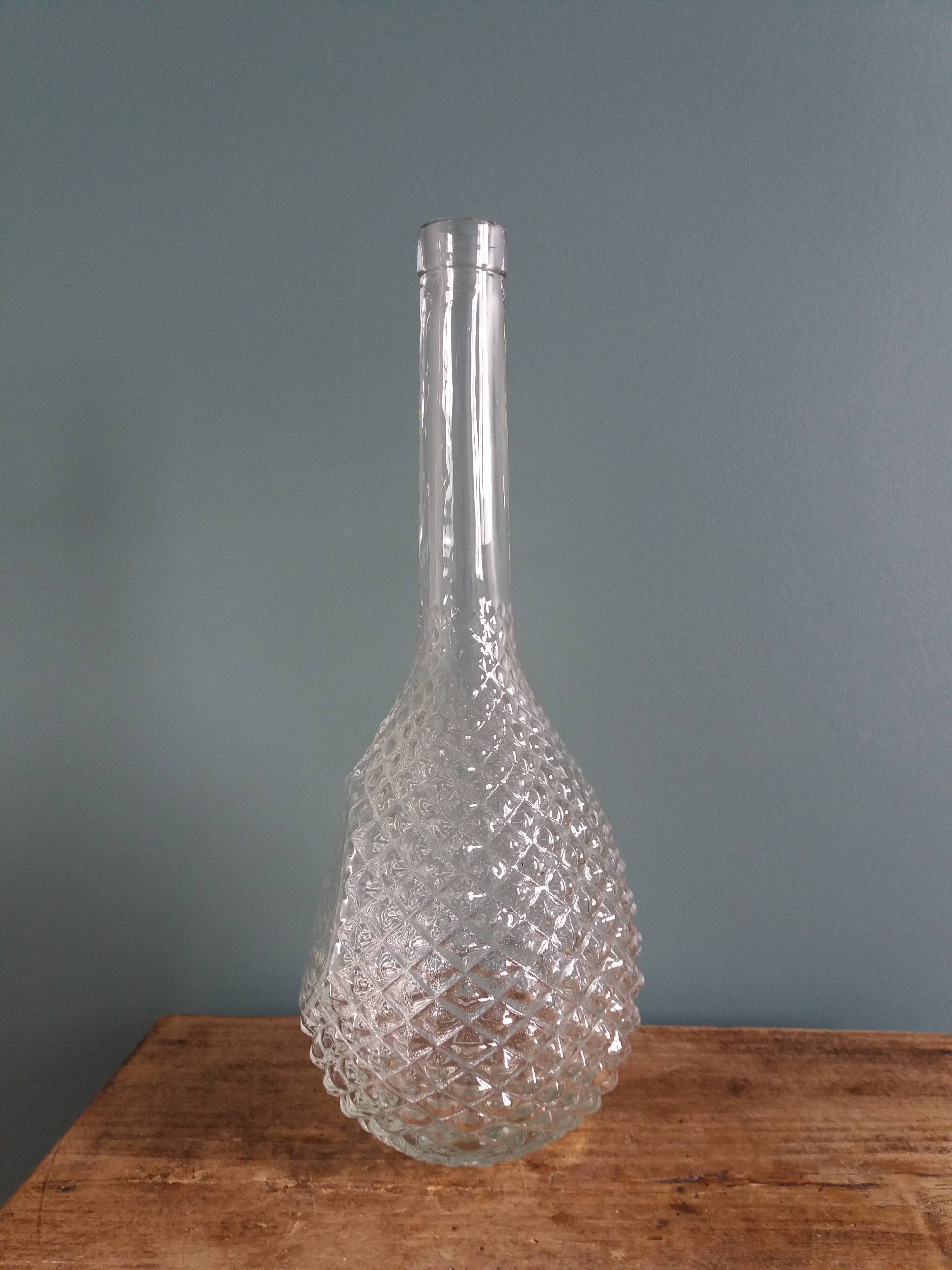 Glass bottle carafe with pineapple diamond tip decoration