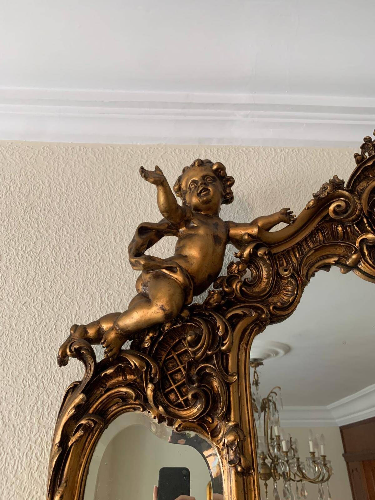 Golden Rococo-style mirror with chest