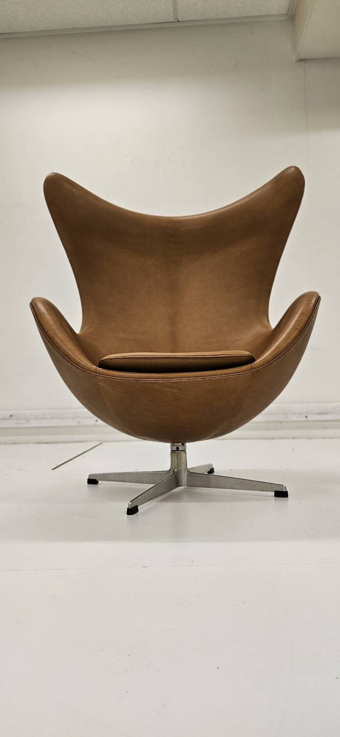 Arne Jacobsen Egg chair by Fritz Hansen