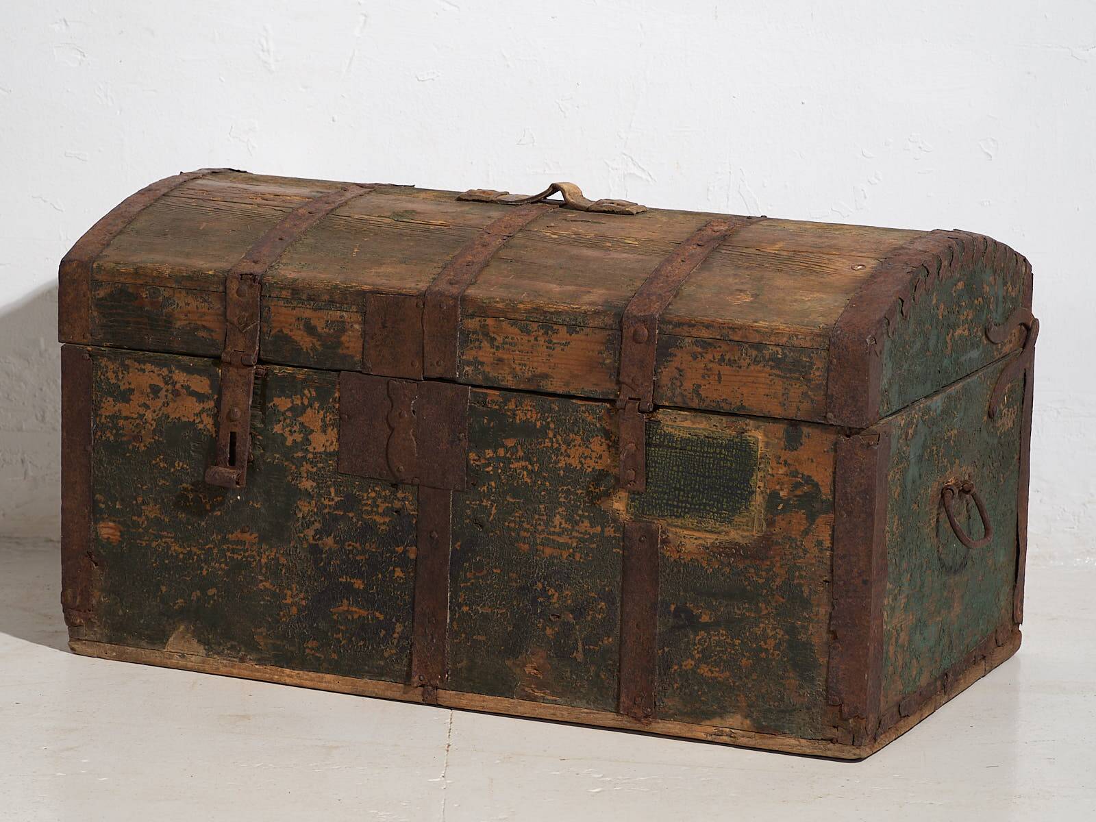 Antique chest with green patina (c.1900)