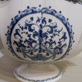 Old soup tureen, in Gien earthenware.