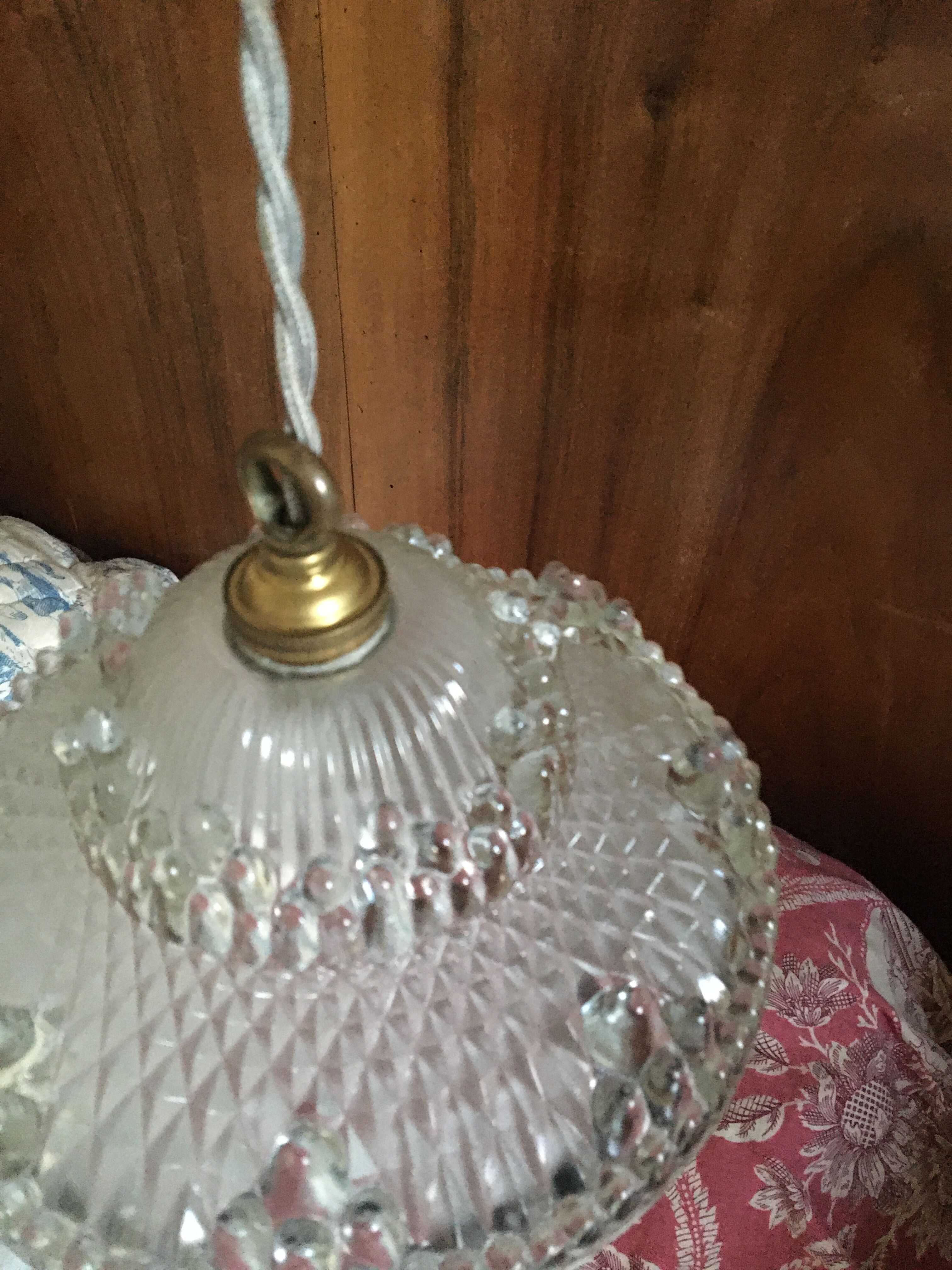 Hanging moulded glass with cable