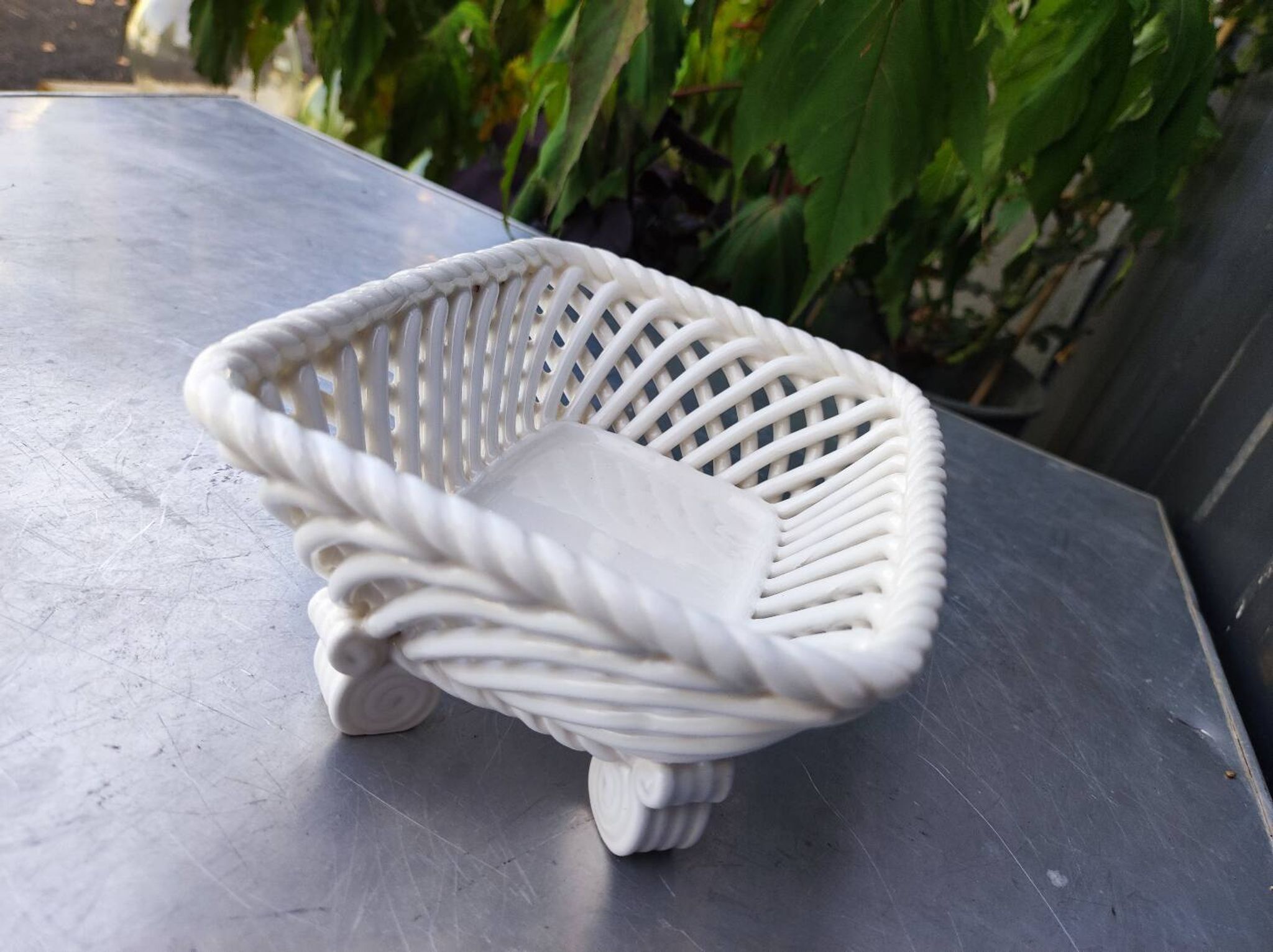 Corbeille vintage, coupe à fruits en céramique tressée