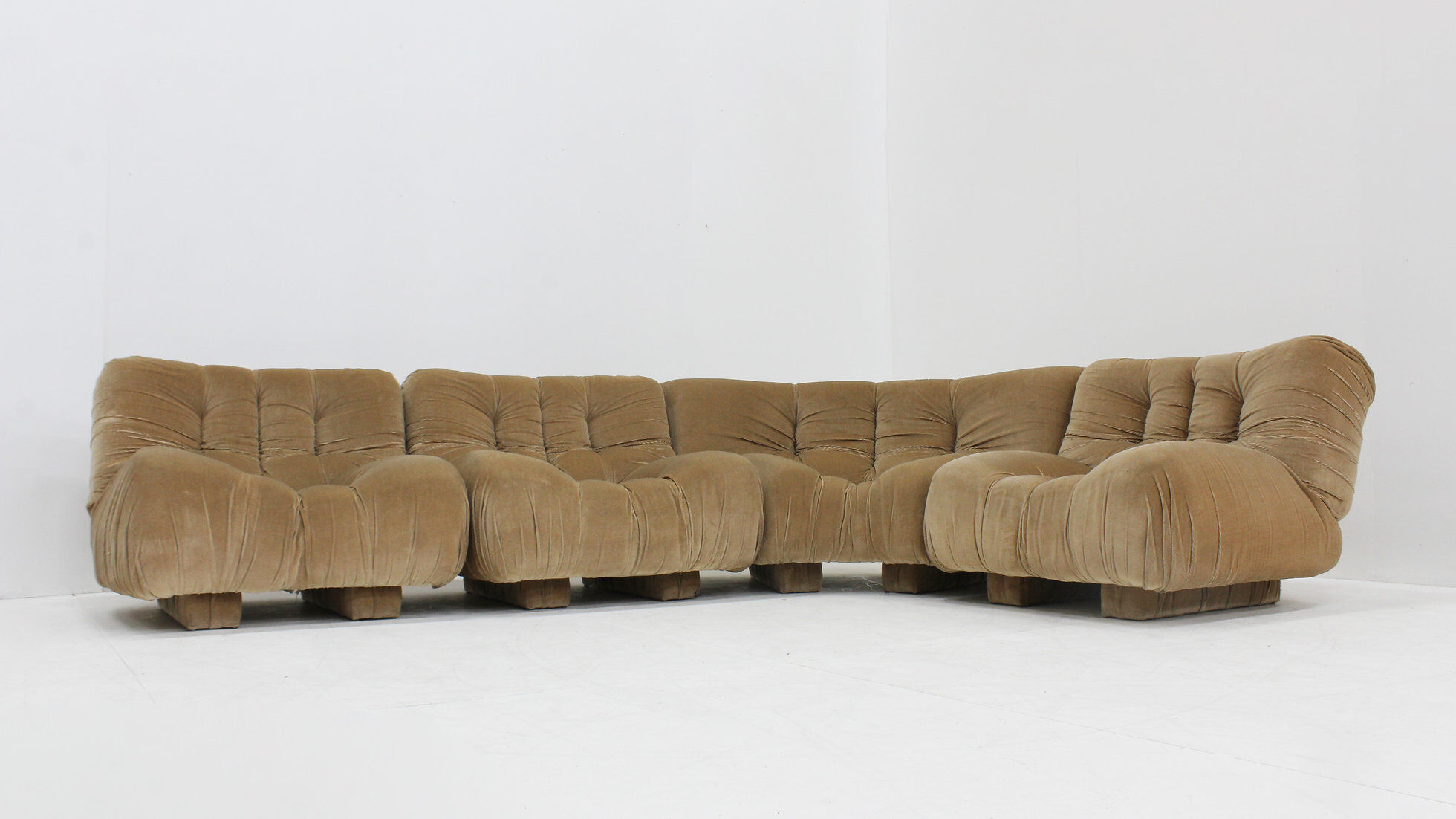 Vintage Italian curved modular sofa by Rossi di Albizzate 1970s