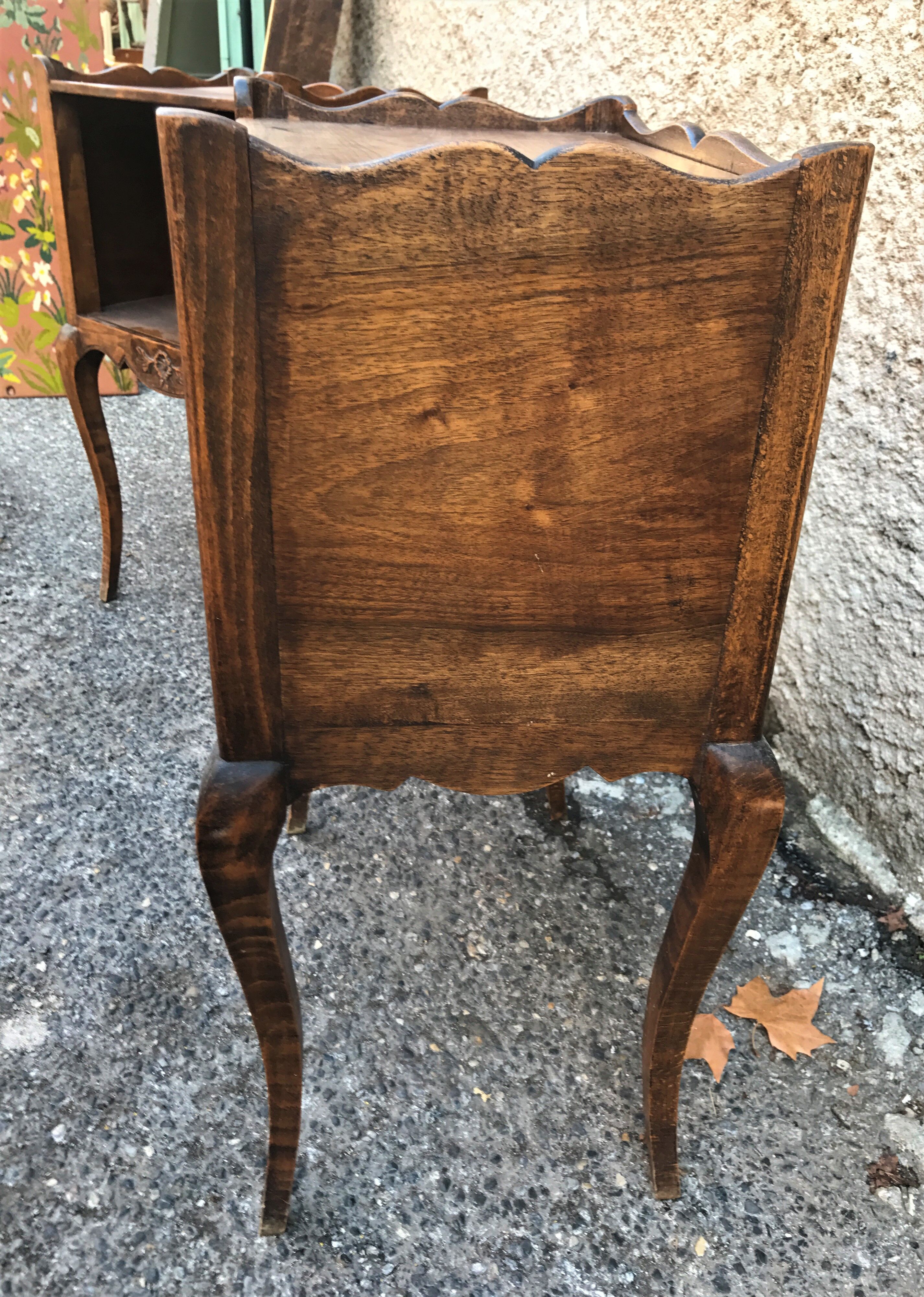 Paire de tables de chevet style Louis XV