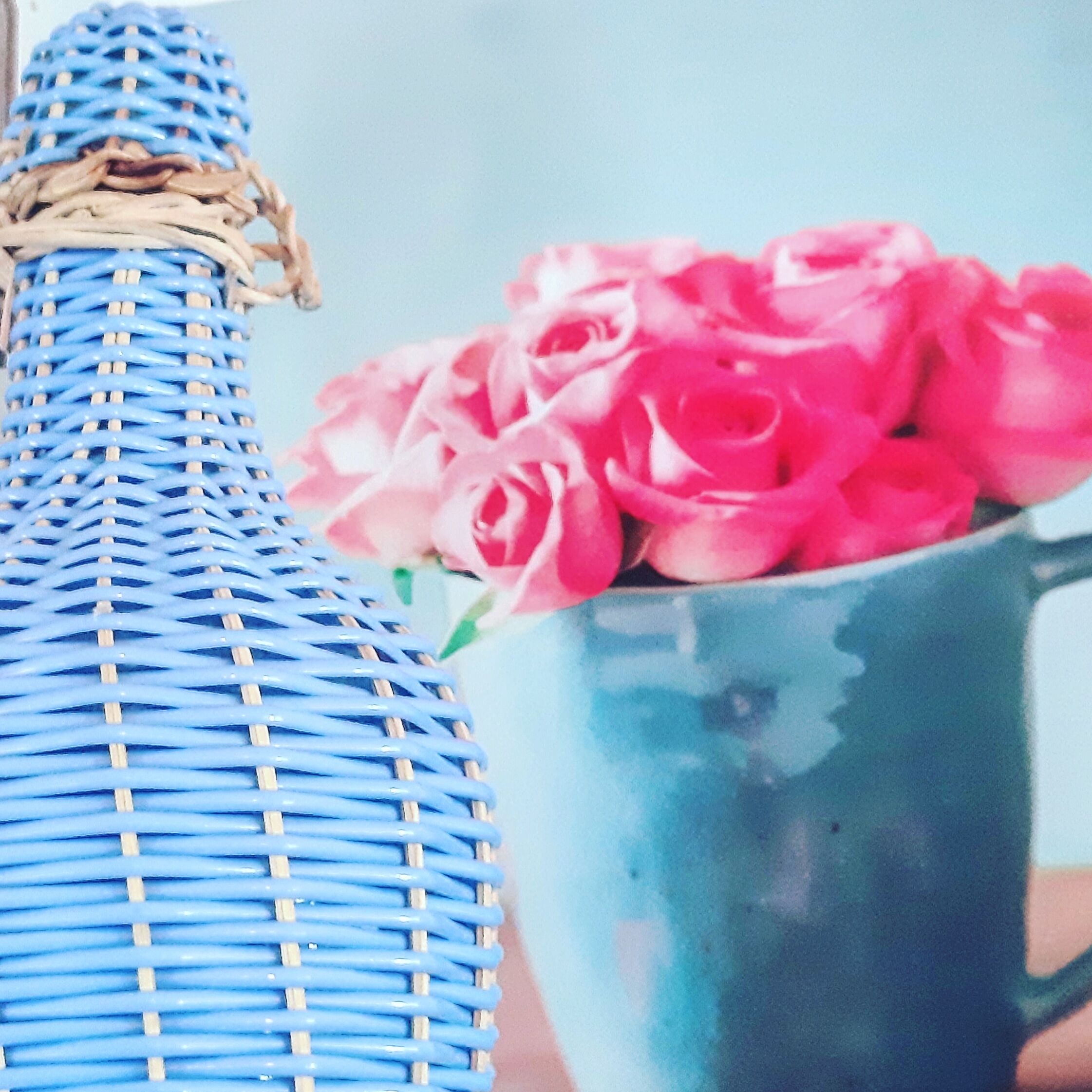 Bottle of wicker and scoubidou yarn from the 60s