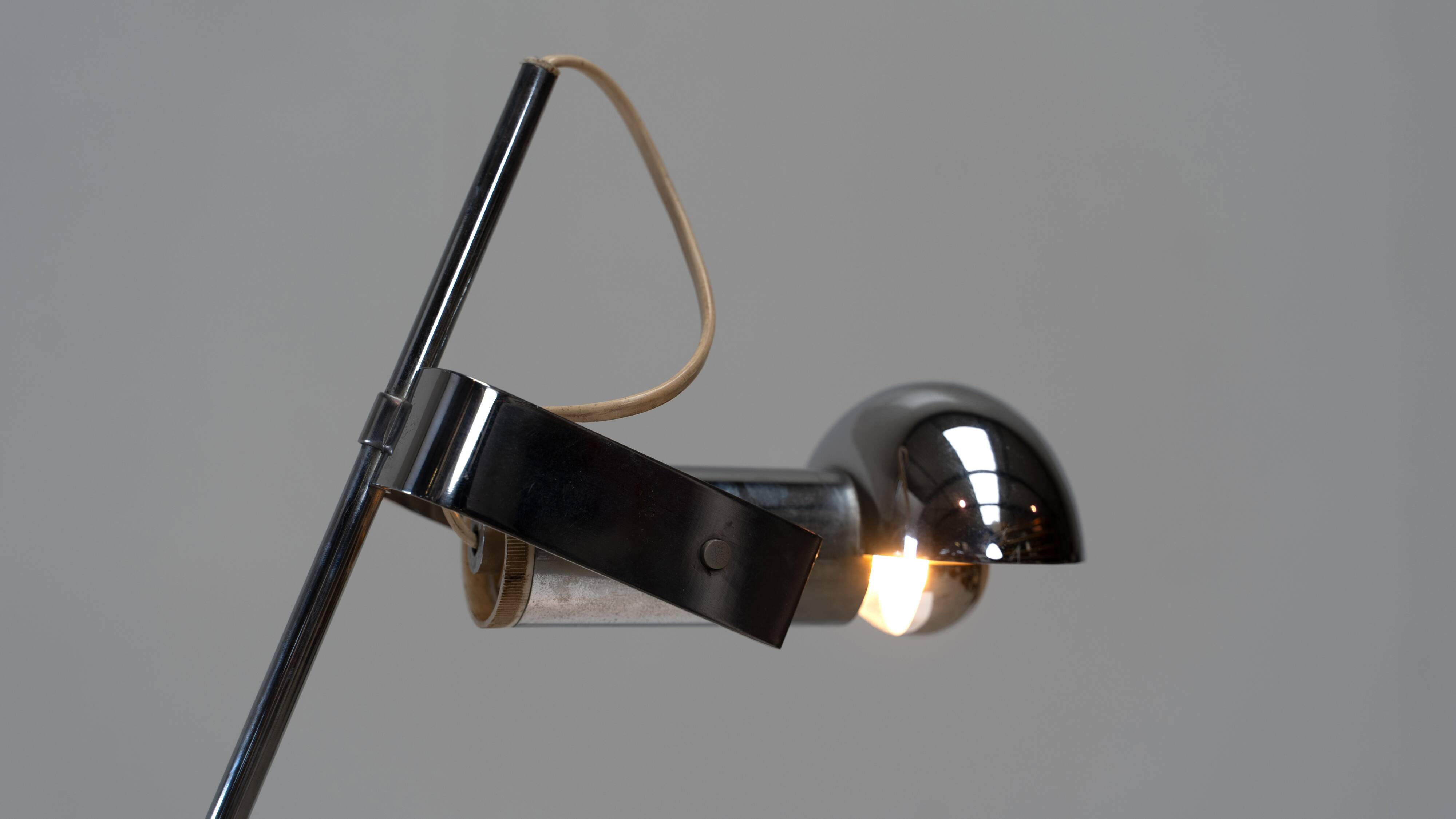 Italian table lamp T395 by Robert Sonneman