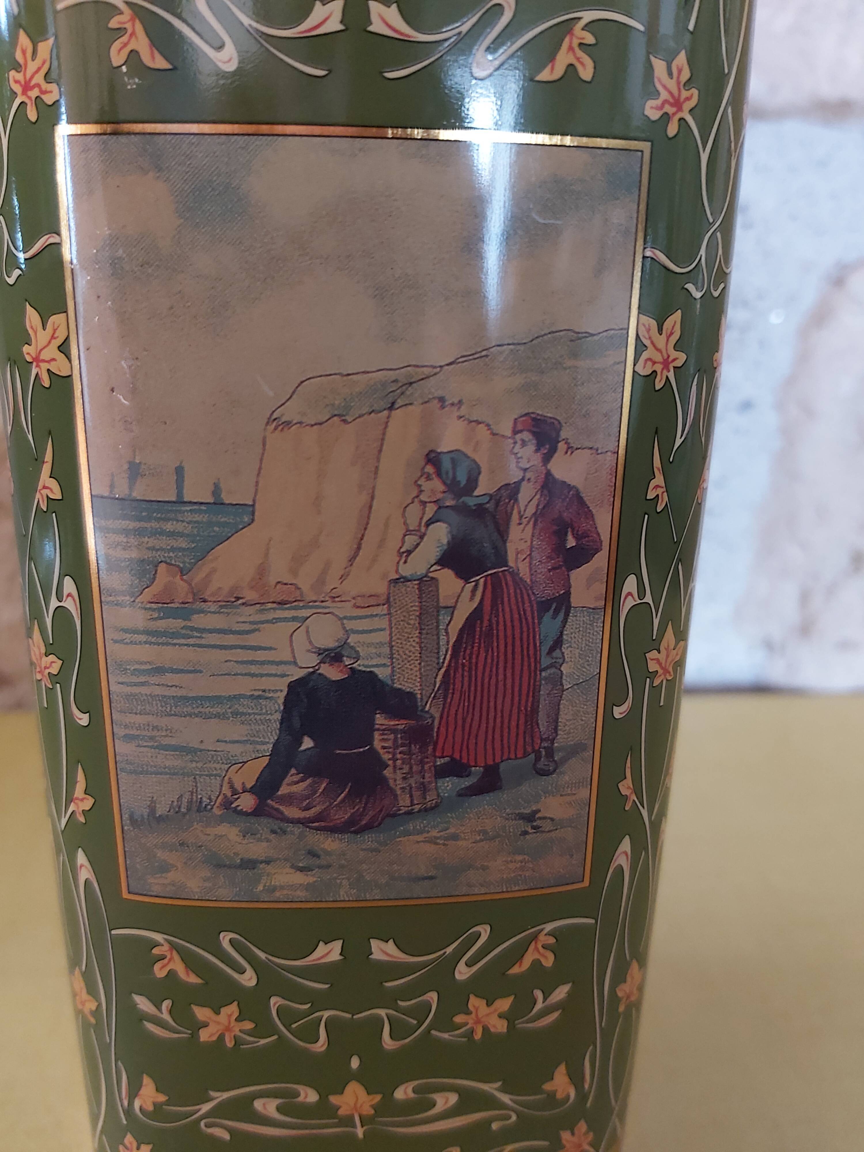 Antique metal box Chicory Leroux