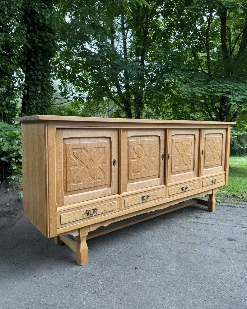 Oak Sideboard in the Style of Henry Kjaernulf from the 1960s-70s, Danish Design. Mid-Century Modern Style