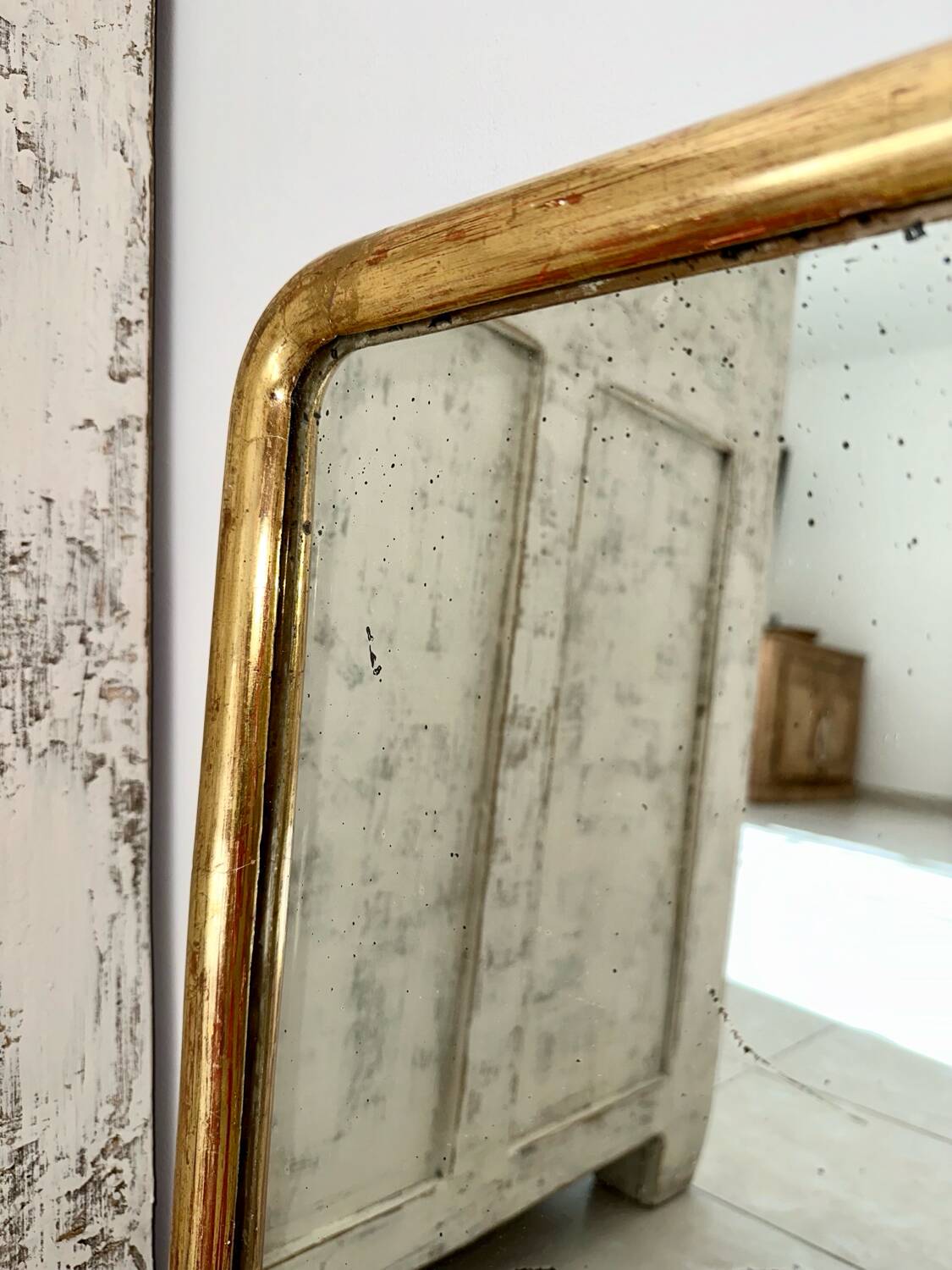 Antique gilded Louis-Philippe mirror, 19th century.