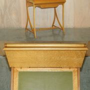 Art Nouveau desk attributed to Carlo Zen 1902 in mottled maple.