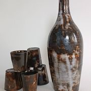 Une bouteille et six gobelets en céramique Gérard Hofmann Vallauris 1950