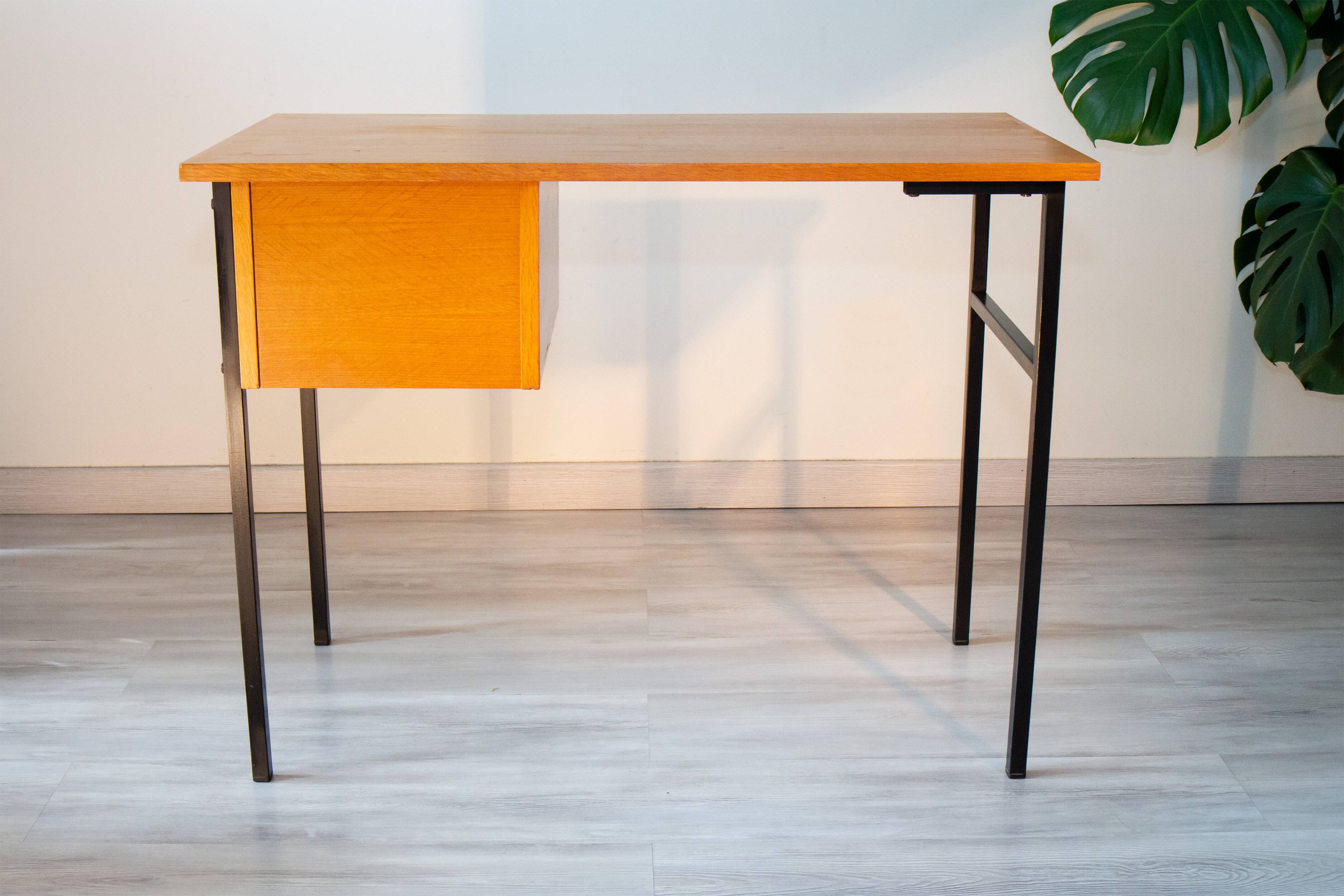 Bureau moderniste année 70, chêne et métal