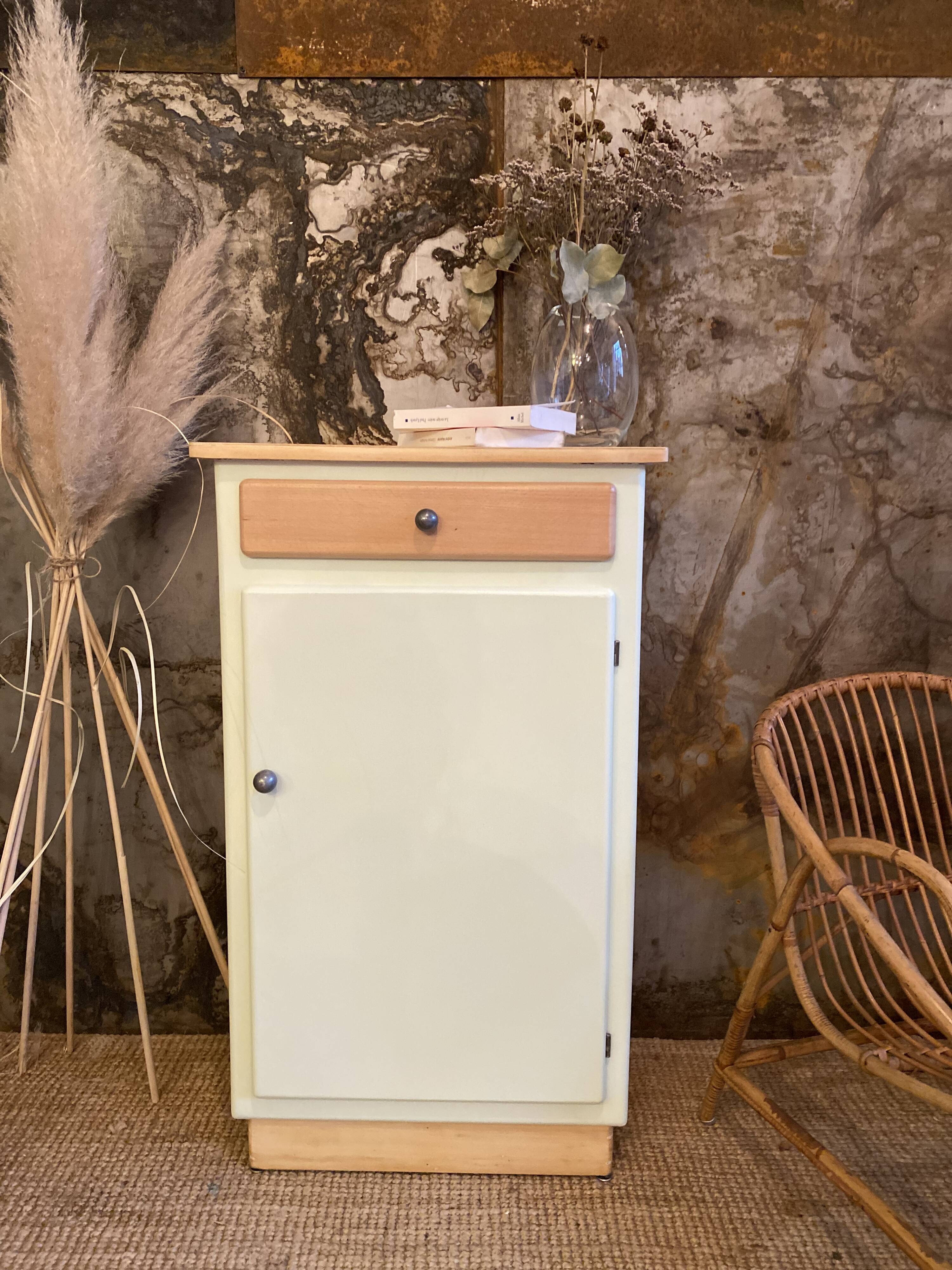 Buffet 50s raw wood and almond