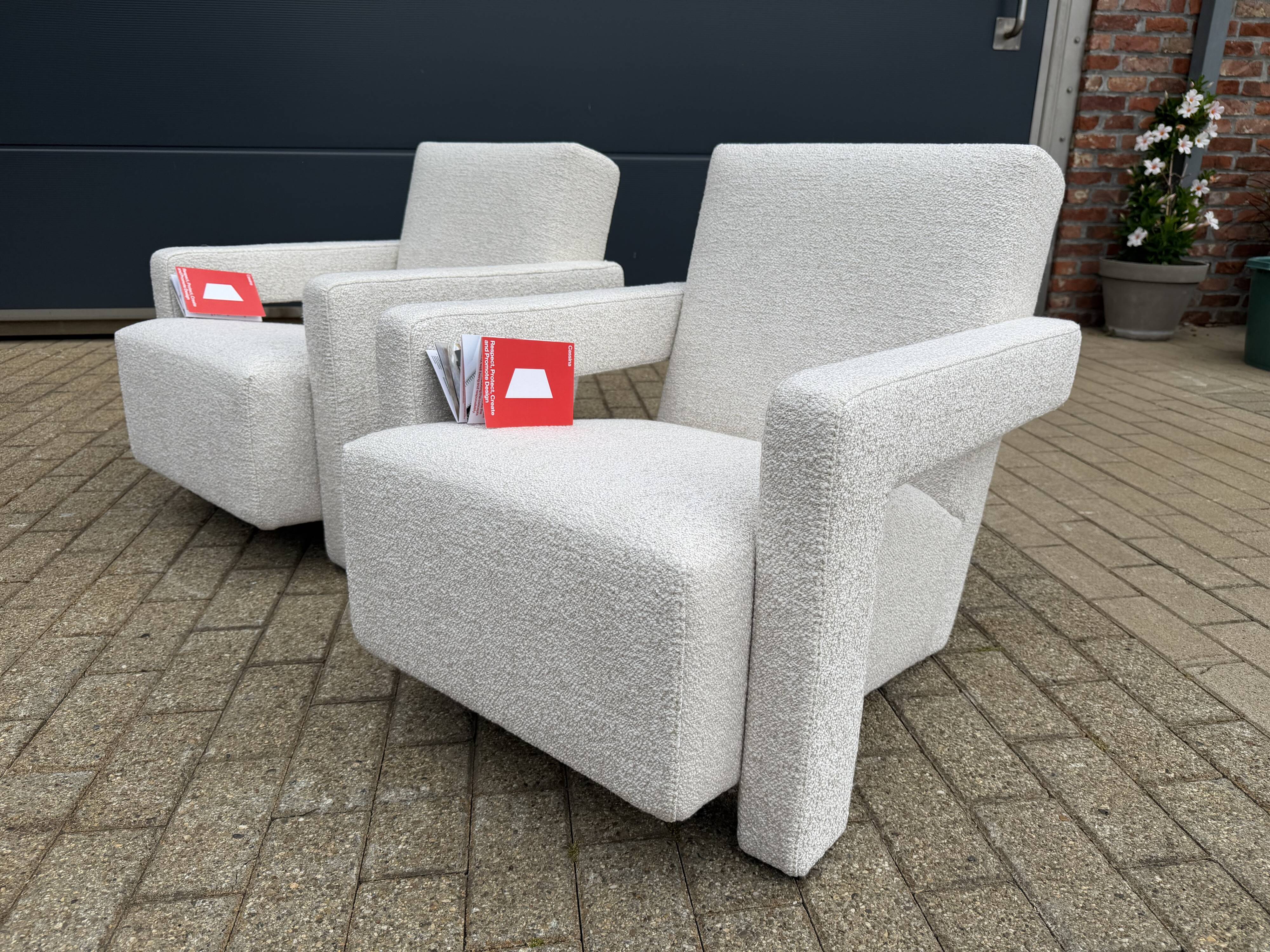 2x Cassina Utrecht chair in beige bouclé, Gerrit Rietveld. In NEW CONDITION!!
