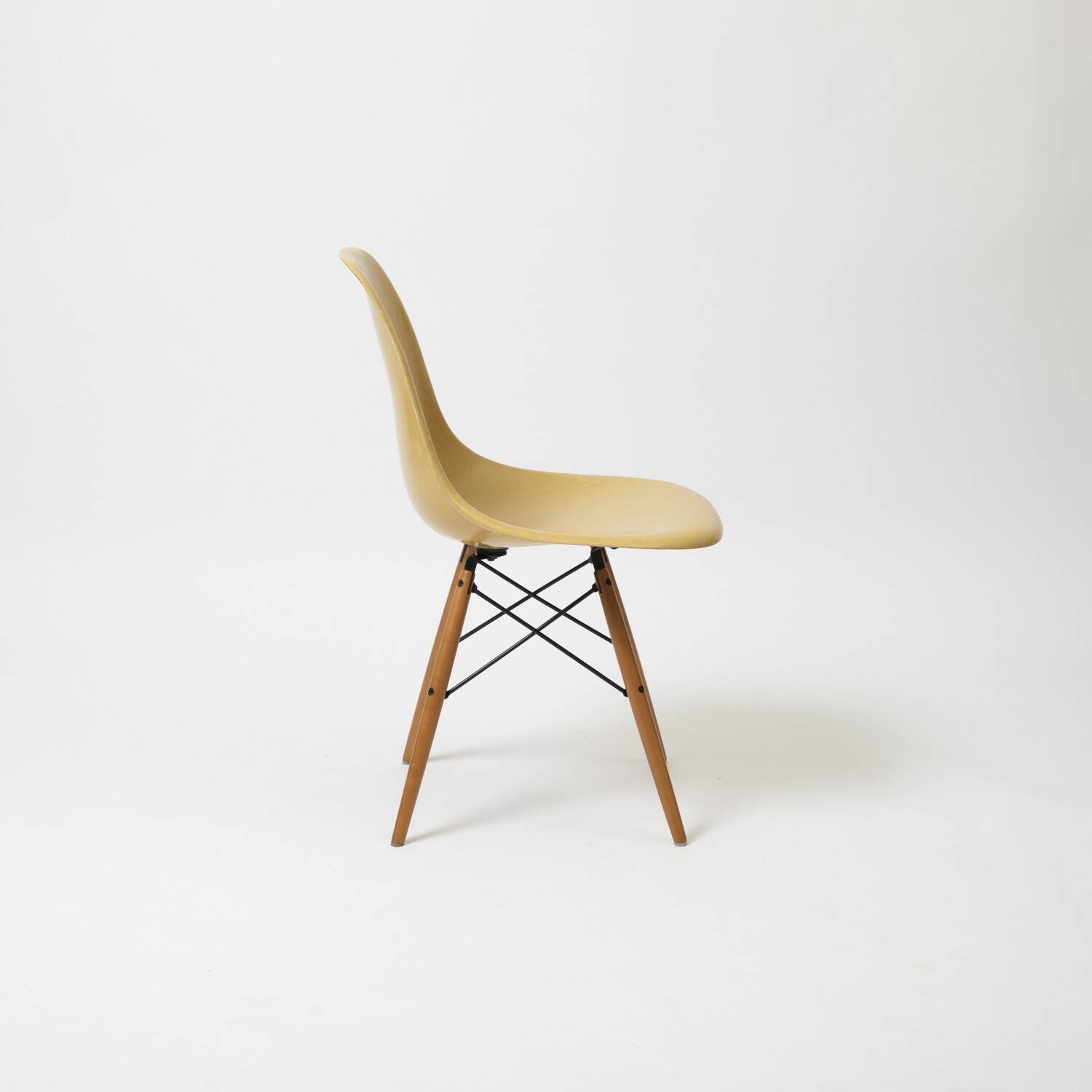 Eames DSW dining chair by Herman Miller, USA, 1972